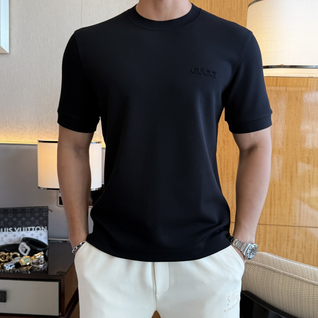 NO:519495,Guqi - 2025ss autumn and winter half-sleeved base shirt series!  Casual business wear, essential for inner wear, selected top-split modal blend fabric, the fabric feels delicate, close-fitting and comfortable without thorning, the upper body style is good, warm, the counter logo design is very unique, male gods, don’t miss it!  Size M-3XL, alexander wang19860909古奇 -2025ss秋冬半袖打底衫系列！休闲商务外穿 内搭必备款,精选上等-精纺莫代尔混纺面料,面料手感细腻,贴身舒适不扎肉,上身版型好 穿着保暖,专柜标志设计非常独特,男神们别错过！ 尺码 M-3XL,,alexander wang,Men's clothing