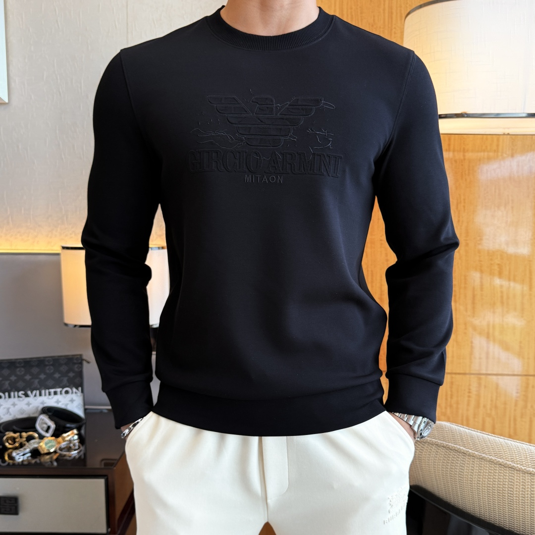 NO:539067,Armani - 2025ss autumn new model, the highest version of fashionable pullover sweatshirt, a must-have classic work every year. It is favored and praised by major stars. It is selected with high-end European cotton blend fabrics, heavy craftsmanship production, original hardware and auxiliary materials logo design, soft and smooth, and dense texture!  Fashionable and stylish upper body!  One of the impeccable must-choose styles for autumn!  M-3XL can wear up to 190 pounds!  ,armani,hoodie,sweatshirts,alexander wang19860909阿玛尼 - 2025ss秋季大爆新款,最高版本时尚套头卫衣、每年必出的经典之作.受各大明星的青睐推崇,精选高端欧棉混纺面料,重工艺制作,原版五金辅料logo设计,柔软顺滑,质地密实！上身时尚有型！秋季无可挑剔必选款式之一！M-3XL 最大穿190斤！,,armani,hoodie,sweatshirts,alexander wang,Men's clothing