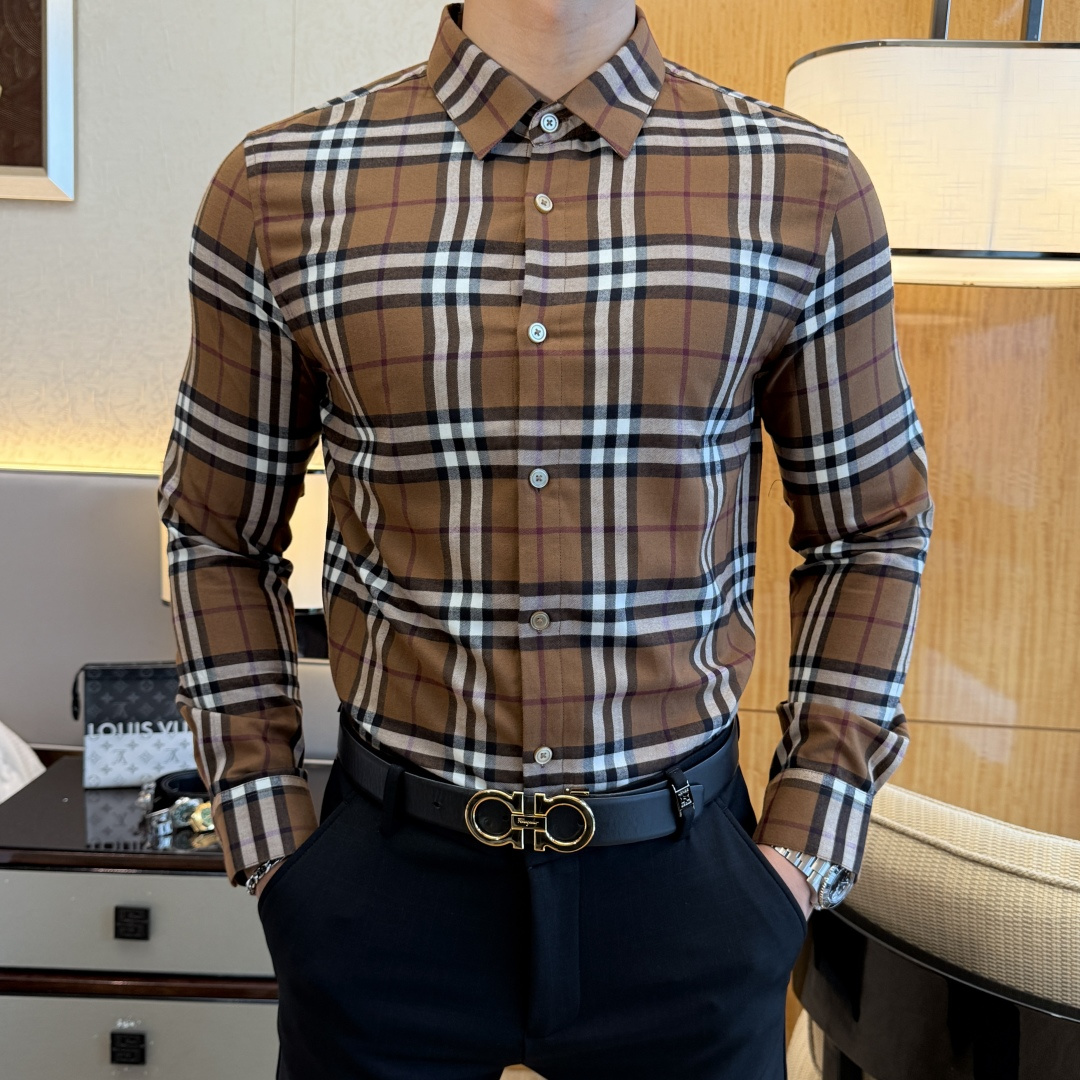 NO:531701,Burberry - SS Fall and Winter Fashion Big Boutique Long-sleeved Shirts, Trading Company Channel Products, the perfect quality, belongs to the cabinet level, predictable hot product, high-end customized imported high-end cotton blend fabric, master-level tailoring, invincible texture, excellent skin-friendly, very outstanding aesthetic design, exquisite craftsmanship, smooth lines, perfect matching!  Easy to upgrade the sense of fashion, with high recognition, excellent upper body effect, extremely exquisite workmanship, neat and meticulous routes, and can be matched for business or daily leisure!  Counter size M-3XL, burberry,shirts,alexander wang19860909巴宝莉 - ss秋冬时尚大爆款精品长袖衬衫,贸易公司渠道货,品相完美如斯,属于入柜级别,可预见性的爆款,高级定制进口高级棉混纺面料,大师级剪裁,质感无敌,亲肤性极佳,非常出彩的美学设计,工艺精湛,线条流畅,完美搭配！轻松将时髦感进阶,有着高强辨识度,上身效果超赞,做工极为考究严谨,走线工整细致,商务抑或日常休闲均可搭配！专柜尺码 M-3XL,,burberry,shirts,alexander wang,Men's clothing