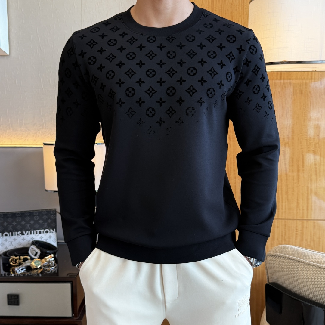 NO:530604,LV - 2025ss autumn new model, the highest version of fashionable pullover sweatshirt, a must-have classic work every year. It is favored and praised by major stars, and is selected with high-end European cotton blend fabrics, heavy craftsmanship production, original hardware and auxiliary material logo design, soft and smooth, and dense texture!  Fashionable and stylish upper body!  One of the impeccable must-choose styles for autumn!  M-3XL can wear up to 190 pounds!  , louis vuitton,hoodie,sweatshirts,alexander wang19860909LV - 2025ss秋季大爆新款,最高版本时尚套头卫衣、每年必出的经典之作.受各大明星的青睐推崇,精选高端欧棉混纺面料,重工艺制作,原版五金辅料logo设计,柔软顺滑,质地密实！上身时尚有型！秋季无可挑剔必选款式之一！M-3XL 最大穿190斤！,,louis vuitton,hoodie,sweatshirts,alexander wang,Men's clothing