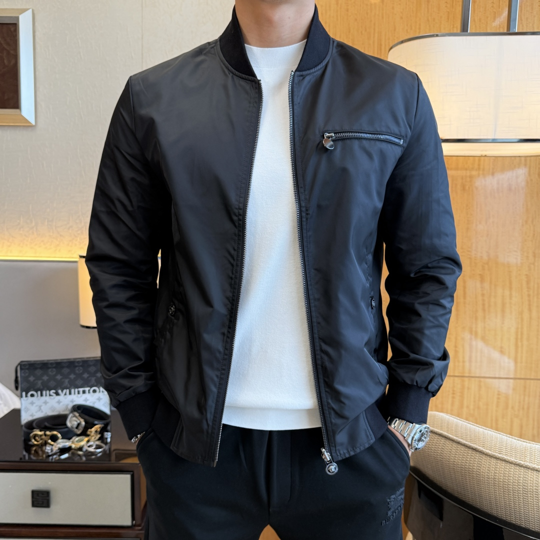 NO:539074,Versace - 2025ss autumn and winter big boutique double-sided jackets, customized high-quality polyester fiber fabric!  Top-level fashion brand elements logo design, complete with three standards!  The original hardware and accessories have smooth lines and exquisite craftsmanship, excellent upper body style, comfortable fabric, windproof and warm, and casual matching are very fashionable, handsome, casual and fashionable men's must-have!  Size M-3XL can wear up to 190 catties!  , versace,jackets & coats,jackets & coats,alexander wang19860909范思哲 - 2025ss秋冬大爆款精品双面穿夹克外套,定制高品质聚酯纤维面料！顶级时尚大牌元素logo设计,三标齐全！原版五金辅料,线条流畅,工艺精致,上身版型超赞,面料舒适,挡风保暖,随意搭配都非常时尚帅气休闲时尚男仕必备款哦！尺码M-3XL 最大可穿190斤！,,versace,jackets & coats,jackets & coats,alexander wang,Men's clothing