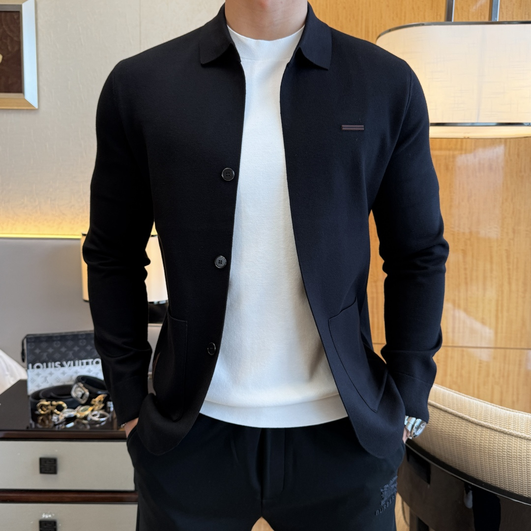 NO:549364,JINIA - 2025 autumn and winter new men's wool knitted cardigan jacket. The counter is selling hot items, and a versatile item that every major fashion buyer celebrity handed over. It is simple and fashionable and beautiful, with a gentleman look on the upper body. The whole sweater is not only exquisite in texture, but also fine and fine workmanship. The overall beauty and generous ensure that the silhouette of the clothes is not easy to deform. Customized wool fabrics are neither loose nor tight, and have a very good restoration. A fashion item that combines cold resistance and fashion in autumn and winter. m-3XL, zegna, jackets & coats, sweaters, alexander wang19860909杰尼娅 - 2025秋冬新款男士羊毛针织开衫外套.专柜在售爆款单品,各大时尚买手明星人手一件的百搭单品.简单时尚甚是好看,上身绅士范十足.整件毛衣不单纹理工艺精美,走线更是精工细作均匀整齐.整体美观大方保证了衣服的廓形不易变形.定制羊毛面料,既不会很宽松也不会很紧绷,恢复性非常好.秋冬御寒与时尚兼备的一款时装单品.m-3XL,,zegna,jackets & coats,sweaters,alexander wang,Men's clothing