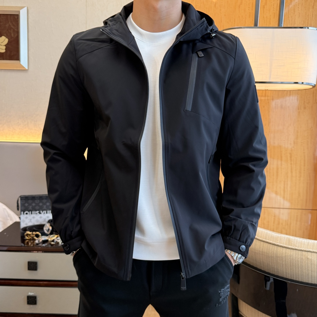 NO:521996,Armani - 2025ss autumn and winter big boutique jacket, customized high-quality polyester fiber fabric!  Top-level fashion brand elements logo design, complete with three standards!  The original hardware and accessories have smooth lines and exquisite craftsmanship, excellent upper body style, comfortable fabric, windproof and warm, and casual matching are very fashionable, handsome, casual and fashionable men's must-have!  Size M-3XL can wear up to 190 catties!  ,,armani,jackets & coats,jackets & coats,alexander wang19860909阿玛尼 - 2025ss秋冬大爆款精品夹克外套,定制高品质聚酯纤维面料！顶级时尚大牌元素logo设计,三标齐全！原版五金辅料,线条流畅,工艺精致,上身版型超赞,面料舒适,挡风保暖,随意搭配都非常时尚帅气休闲时尚男仕必备款哦！尺码M-3XL 最大可穿190斤！,,armani,jackets & coats,jackets & coats,alexander wang,Men's clothing