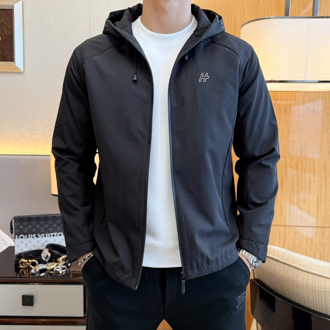 NO:521993,Hermas - 2025ss autumn and winter boutique jackets, customized high-quality polyester fiber fabric!  Top-level fashion brand elements logo design, complete with three standards!  The original hardware and accessories have smooth lines and exquisite craftsmanship, excellent upper body style, comfortable fabric, windproof and warm, and casual matching are very fashionable, handsome, casual and fashionable men's must-have!  Size M-3XL can wear up to 190 catties!  ,,hermes,jackets & coats,jackets & coats,alexander wang19860909爱玛仕 - 2025ss秋冬大爆款精品夹克外套,定制高品质聚酯纤维面料！顶级时尚大牌元素logo设计,三标齐全！原版五金辅料,线条流畅,工艺精致,上身版型超赞,面料舒适,挡风保暖,随意搭配都非常时尚帅气休闲时尚男仕必备款哦！尺码M-3XL 最大可穿190斤！,,hermes,jackets & coats,jackets & coats,alexander wang,Men's clothing