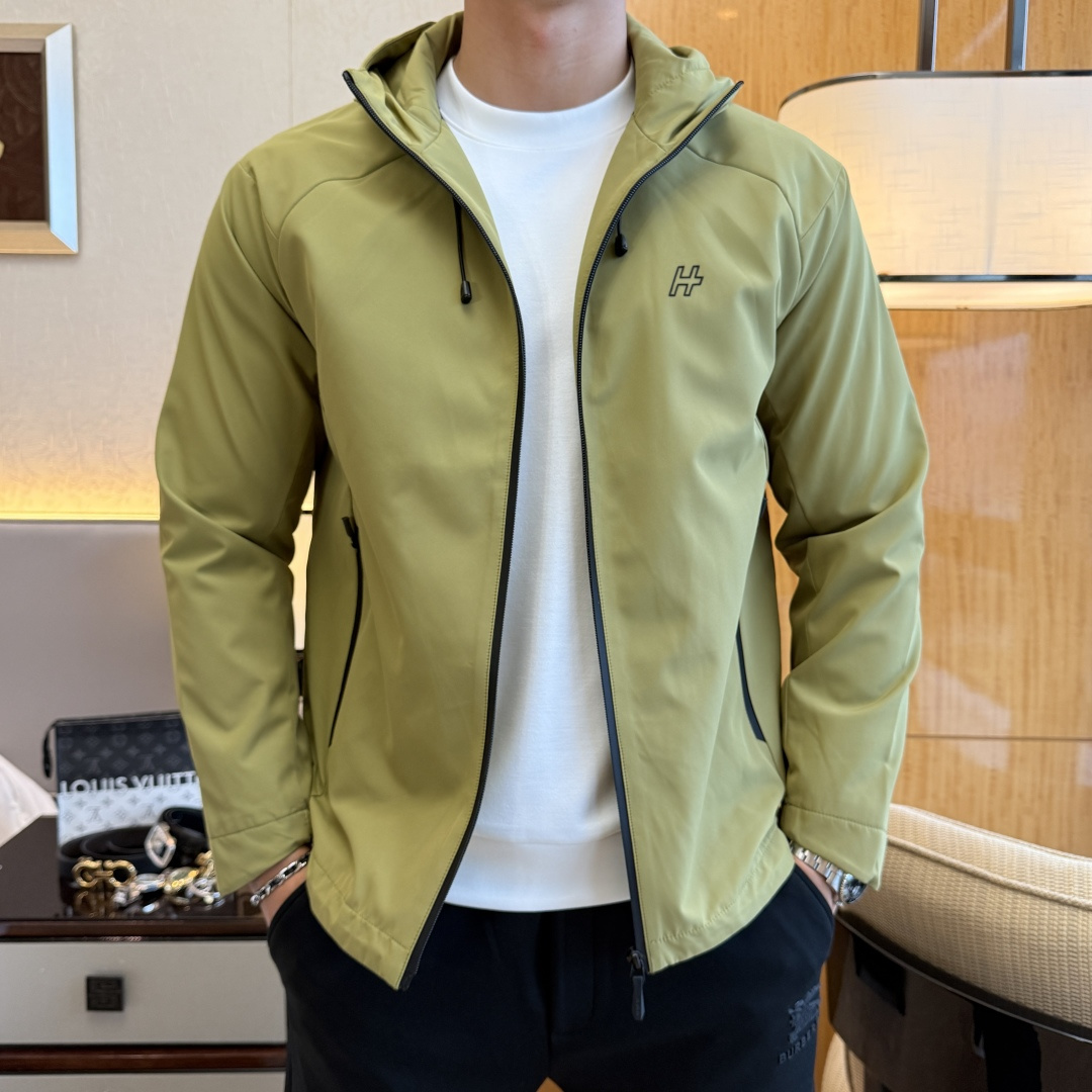 NO:523126,Hermas - 2025ss autumn and winter boutique jackets, customized high-quality polyester fiber fabric!  Top-level fashion brand elements logo design, complete with three standards!  The original hardware and accessories have smooth lines and exquisite craftsmanship, excellent upper body style, comfortable fabric, windproof and warm, and casual matching are very fashionable, handsome, casual and fashionable men's must-have!  Size M-3XL can wear up to 190 catties!  ,,hermes,jackets & coats,jackets & coats,alexander wang19860909爱玛仕 - 2025ss秋冬大爆款精品夹克外套,定制高品质聚酯纤维面料！顶级时尚大牌元素logo设计,三标齐全！原版五金辅料,线条流畅,工艺精致,上身版型超赞,面料舒适,挡风保暖,随意搭配都非常时尚帅气休闲时尚男仕必备款哦！尺码M-3XL 最大可穿190斤！,,hermes,jackets & coats,jackets & coats,alexander wang,Men's clothing