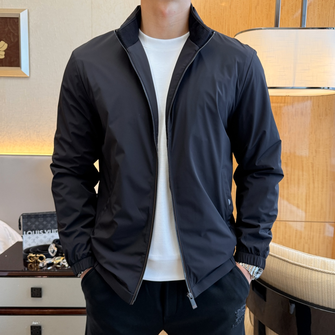 NO:523123,JINIA - 2025ss autumn and winter hot boutique jacket, customized high-quality polyester fabric!  Top-level fashion brand elements logo design, complete with three standards!  The original hardware and accessories have smooth lines and exquisite craftsmanship, excellent upper body style, comfortable fabric, windproof and warm, and casual matching are very fashionable, handsome, casual and fashionable men's must-have!  Size M-3XL can wear up to 190 catties!  ,zegna,jackets & coats,jackets & coats,alexander wang19860909杰尼娅 - 2025ss秋冬大爆款精品夹克外套,定制高品质聚酯纤维面料！顶级时尚大牌元素logo设计,三标齐全！原版五金辅料,线条流畅,工艺精致,上身版型超赞,面料舒适,挡风保暖,随意搭配都非常时尚帅气休闲时尚男仕必备款哦！尺码M-3XL 最大可穿190斤！,,zegna,jackets & coats,jackets & coats,alexander wang,Men's clothing