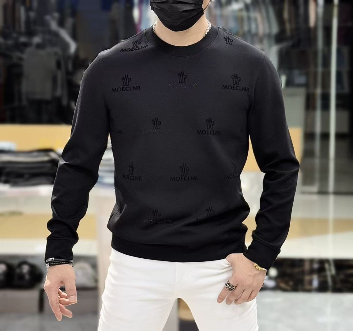 NO:519524,The 2025ss autumn new style, the highest version of the fashionable pullover sweater, a must-have classic work every year. It is favored and praised by major stars. It is selected with high-end European cotton blend fabrics, heavy craftsmanship production, original hardware and auxiliary material logo design, soft and smooth, and dense texture!  Fashionable and stylish upper body!  One of the impeccable must-choose styles for autumn!  M-3XL maximum wear!  , Moncler, hoodie, sweatshirts, alexander wang19860909蒙口 - 2025ss秋季大爆新款,最高版本时尚套头卫衣、每年必出的经典之作.受各大明星的青睐推崇,精选高端欧棉混纺面料,重工艺制作,原版五金辅料logo设计,柔软顺滑,质地密实！上身时尚有型！秋季无可挑剔必选款式之一！M-3XL 最大穿斤！,,Moncler,hoodie,sweatshirts,alexander wang,Men's clothing