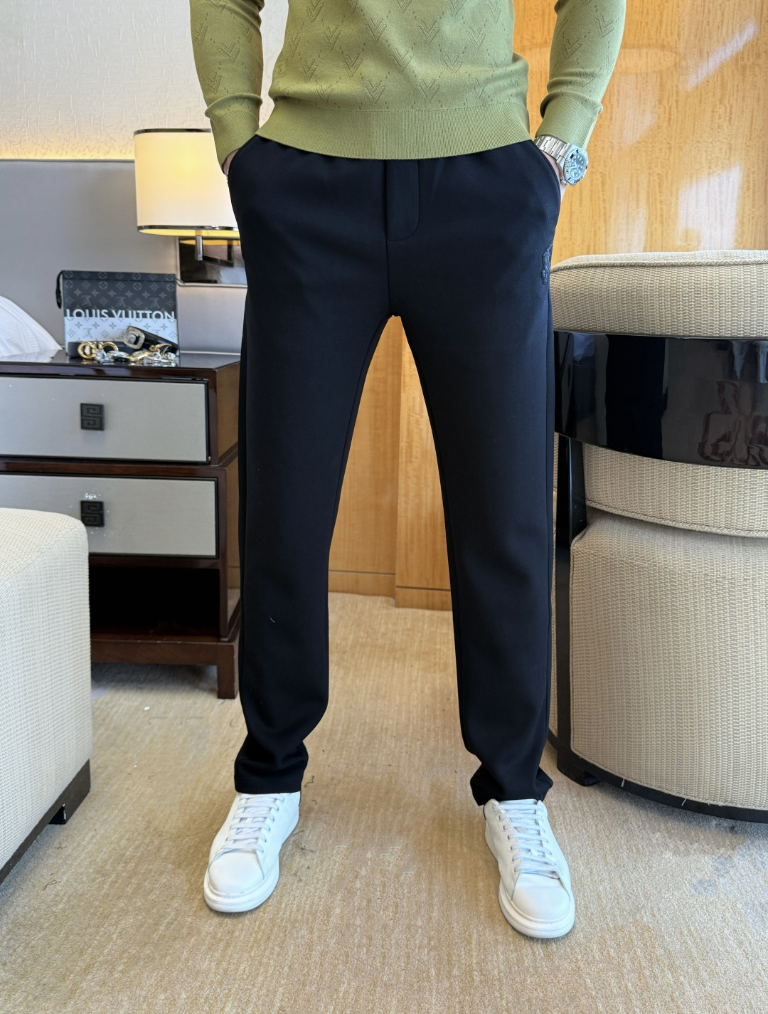 NO:524199,Paul - SS ss autumn and winter counters are synchronized with hot casual pants. This season, it must be versatile styles. The upper body is extremely outstanding, super versatile style, the original version is 1:1 replica, and the three standards are complete!  The latest fashion element design of the counter, imported fixed woven high-quality European cotton fabric, super good style, a must-have for casual and fashionable!  Highly recommended model Size 29-38,,alexander wang19860909保罗 - ss秋冬专柜同步爆款休闲裤,本季必入百搭款式,上身极为出挑,超级百搭款 ,原版1:1复刻,三标齐全！专柜最新时尚元素设计,进口定织高品质欧棉面料,版型超好,休闲时尚必备！强烈推荐款 尺码 29-38,,alexander wang,Men's clothing