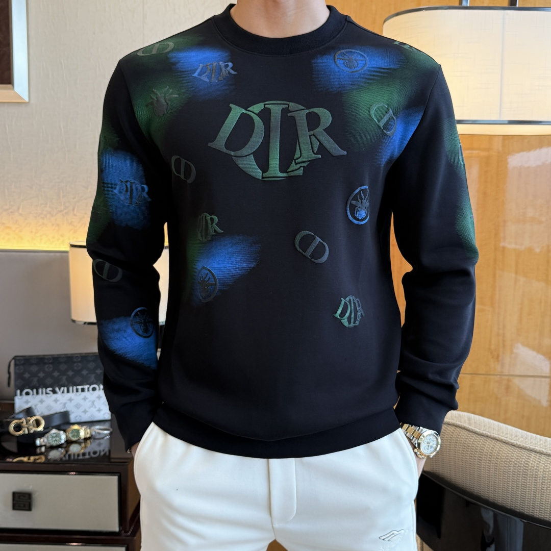 NO:530603,Dior - 2025ss autumn new model, the highest version of fashionable pullover sweatshirt, a must-have classic work every year. It is favored and praised by major stars. It is selected high-end European cotton blend fabrics, heavy craftsmanship production, original hardware and auxiliary materials logo design, soft and smooth, and dense texture!  Fashionable and stylish upper body!  One of the impeccable must-choose styles for autumn!  M-3XL, dior, hoodie, sweatshirts, alexander wang19860909迪奥 - 2025ss秋季大爆新款,最高版本时尚套头卫衣、每年必出的经典之作.受各大明星的青睐推崇,精选高端欧棉混纺面料,重工艺制作,原版五金辅料logo设计,柔软顺滑,质地密实！上身时尚有型！秋季无可挑剔必选款式之一！M-3XL,,dior,hoodie,sweatshirts,alexander wang,Men's clothing