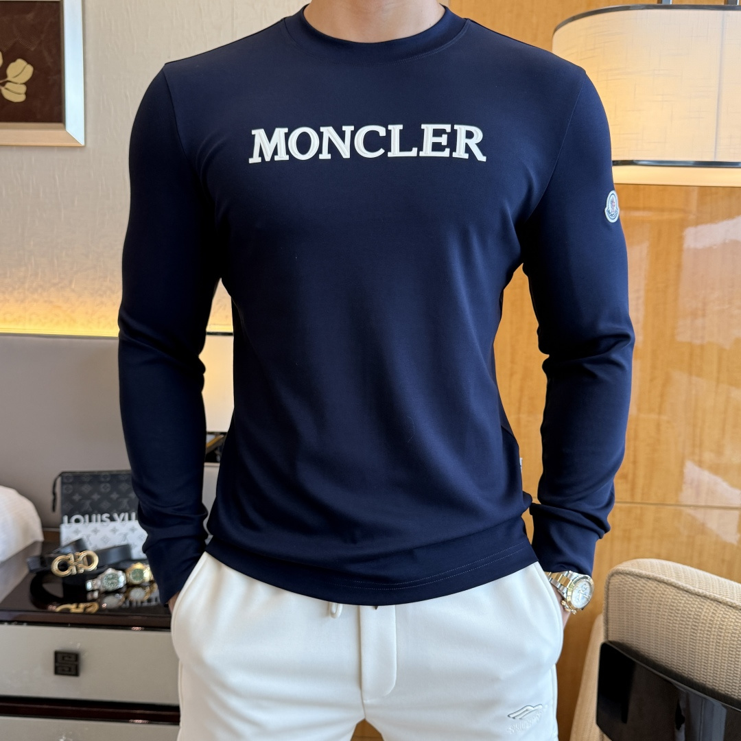 NO:528452,The 2025ss autumn clothing is a big hit long-sleeved T-shirt, which uses customized high-end cotton fabrics. Fashionable and big-name element logo design, soft, delicate, comfortable and warm, made with multiple craftsmanship. Basic base shirts are indispensable for men's wardrobe. They can be matched with various clothing anytime and anywhere to meet your daily needs. The clothes are simple but not simple. Dear, hurry up and buy them. Standard version size M~3XL, up to 200 pounds!  ,Moncler,tees,t-shirt,alexander wang19860909蒙口- 2025ss秋装大爆款长袖T恤,采用定制高级棉面料 时尚大牌元素logo设计,柔软细腻舒适保暖,多重工艺制作,男人的衣柜都少不了基础打底衫 随时随地都可以拿来搭配各种服饰 满足您日常生活需求 ,衣服设计简约而不简单 , 亲们赶紧入手 标准版型 尺码M~3XL 最大可穿200斤！,,Moncler,tees，t-shirt,alexander wang,Men's clothing