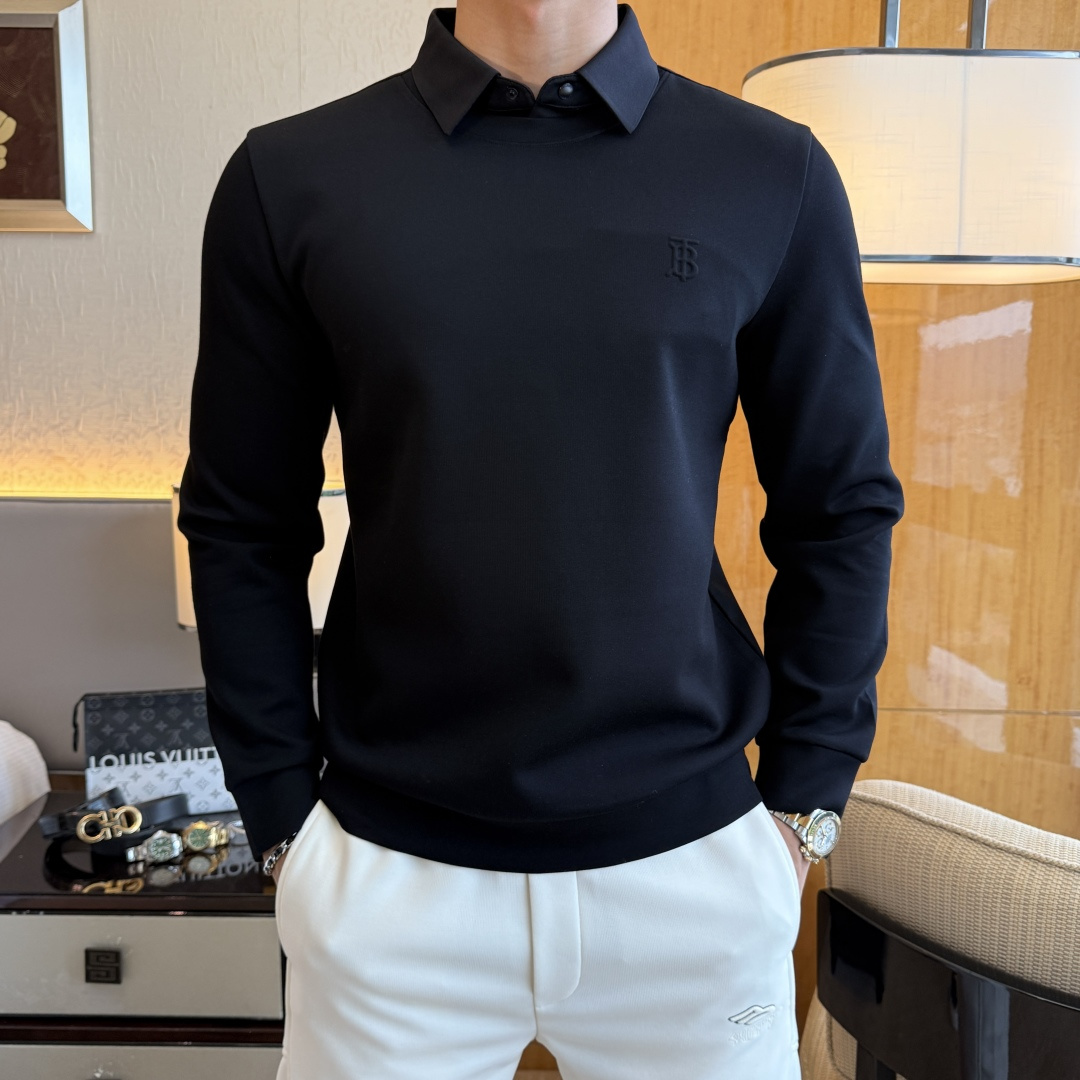 NO:539044,Burberry - 2025ss autumn new model, the highest version of fashion fake two sweatshirts, a must-have classic work every year. It is favored and praised by major stars, and it is selected with high-end European cotton blend fabrics, heavy craftsmanship production, original hardware and auxiliary material logo design, soft and smooth, and dense texture!  Fashionable and stylish upper body!  One of the impeccable must-choose styles for autumn!  M-3XL, Burberry, hoodie, sweatshirts, alexander wang19860909巴宝莉 - 2025ss秋季大爆新款,最高版本时尚假俩件卫衣、每年必出的经典之作.受各大明星的青睐推崇,精选高端欧棉混纺面料,重工艺制作,原版五金辅料logo设计,柔软顺滑,质地密实！上身时尚有型！秋季无可挑剔必选款式之一！M-3XL,,burberry,hoodie,sweatshirts,alexander wang,Men's clothing