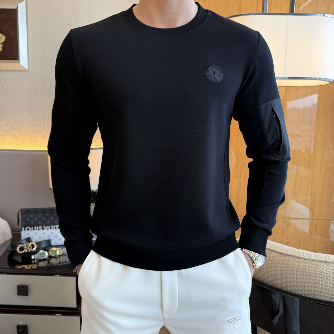 NO:530607,The 2025ss autumn new style, the highest version of the fashionable pullover sweater, a must-have classic work every year. It is favored and praised by major stars. It is selected with high-end European cotton blend fabrics, heavy craftsmanship production, original hardware and auxiliary material logo design, soft and smooth, and dense texture!  Fashionable and stylish upper body!  One of the impeccable must-choose styles for autumn!  M-3XL, Moncler, hoodie, sweatshirts, alexander wang19860909蒙口 - 2025ss秋季大爆新款,最高版本时尚套头卫衣、每年必出的经典之作.受各大明星的青睐推崇,精选高端欧棉混纺面料,重工艺制作,原版五金辅料logo设计,柔软顺滑,质地密实！上身时尚有型！秋季无可挑剔必选款式之一！M-3XL,,Moncler,hoodie,sweatshirts,alexander wang,Men's clothing