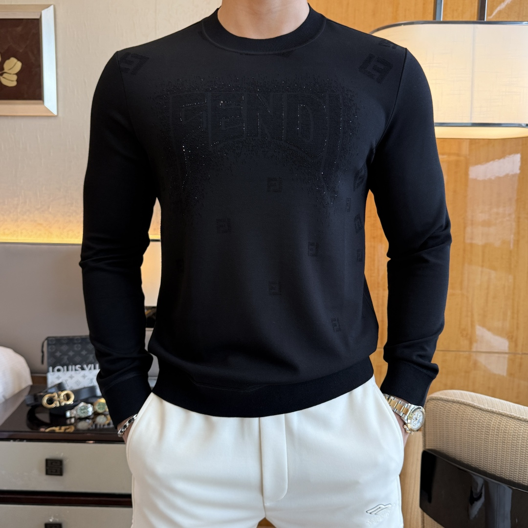 NO:529758,Fendi-ss autumn clothing is a big hit long-sleeved T-shirt, which uses customized high-end cotton fabrics. Fashionable brand element logo design, soft, delicate, comfortable and warm, made with multiple craftsmanship. Basic base shirts are indispensable for men's wardrobe. They can be matched with various clothing anytime and anywhere to meet your daily needs. The clothes are simple but not simple. Dear, hurry up and buy them. Standard version size M~3XL, maximum wearable 190 kilograms!  ,fendi,tees,t-shirt,alexander wang19860909芬迪- ss秋装大爆款长袖T恤,采用定制高级棉面料 时尚大牌元素logo设计,柔软细腻舒适保暖,多重工艺制作,男人的衣柜都少不了基础打底衫 随时随地都可以拿来搭配各种服饰 满足您日常生活需求 ,衣服设计简约而不简单 , 亲们赶紧入手 标准版型 尺码M~3XL 最大可穿190斤！,,fendi,tees，t-shirt,alexander wang,Men's clothing