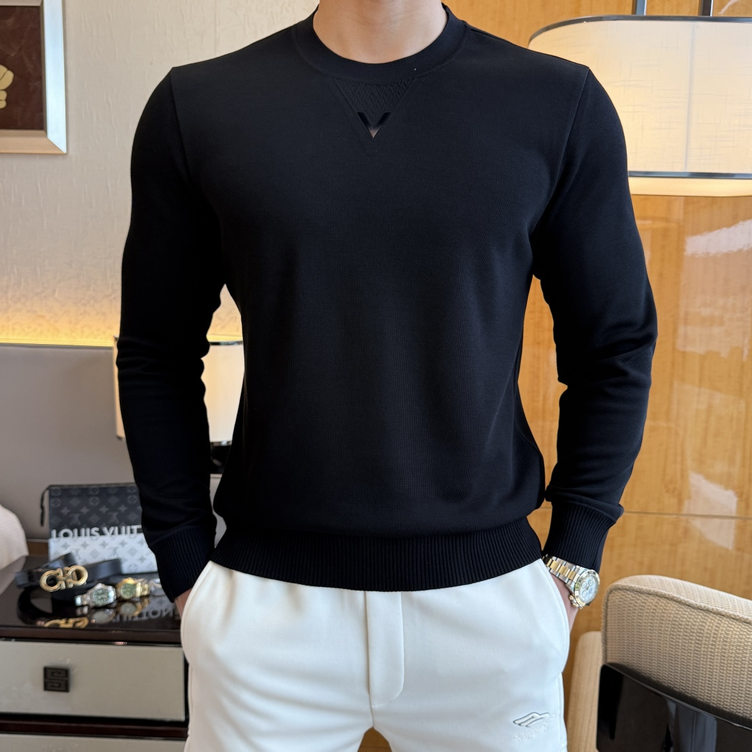 NO:539053,Valentino - 2025ss autumn new model, the highest version of fashionable pullover sweatshirt, a must-have classic work every year. It is favored and praised by major stars. It is selected high-end European cotton blend fabrics, heavy craftsmanship production, original hardware and auxiliary materials logo design, soft and smooth, and dense texture!  Fashionable and stylish upper body!  One of the impeccable must-choose styles for autumn!  M-3XL, valentino, hoodie, sweatshirts, alexander wang19860909华伦天奴- 2025ss秋季大爆新款,最高版本时尚套头卫衣、每年必出的经典之作.受各大明星的青睐推崇,精选高端欧棉混纺面料,重工艺制作,原版五金辅料logo设计,柔软顺滑,质地密实！上身时尚有型！秋季无可挑剔必选款式之一！M-3XL,,valentino,hoodie,sweatshirts,alexander wang,Men's clothing