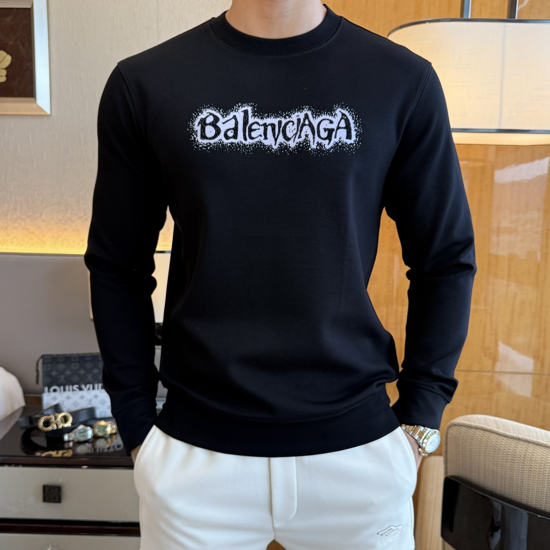 NO:528444,Balenciaga - 2025ss autumn new model, the highest version of fashionable pullover sweatshirt, a must-have classic work every year. It is favored and praised by major stars, and is selected with high-end European cotton blend fabrics, heavy craftsmanship production, original hardware and auxiliary materials logo design, soft and smooth, and dense texture!  Fashionable and stylish upper body!  One of the impeccable must-choose styles for autumn!  M-3XL can wear up to 190 pounds!  ,balenciaga,hoodie,sweatshirts,alexander wang19860909巴黎世家 - 2025ss秋季大爆新款,最高版本时尚套头卫衣、每年必出的经典之作.受各大明星的青睐推崇,精选高端欧棉混纺面料,重工艺制作,原版五金辅料logo设计,柔软顺滑,质地密实！上身时尚有型！秋季无可挑剔必选款式之一！M-3XL 最大穿190斤！,,balenciaga,hoodie,sweatshirts,alexander wang,Men's clothing