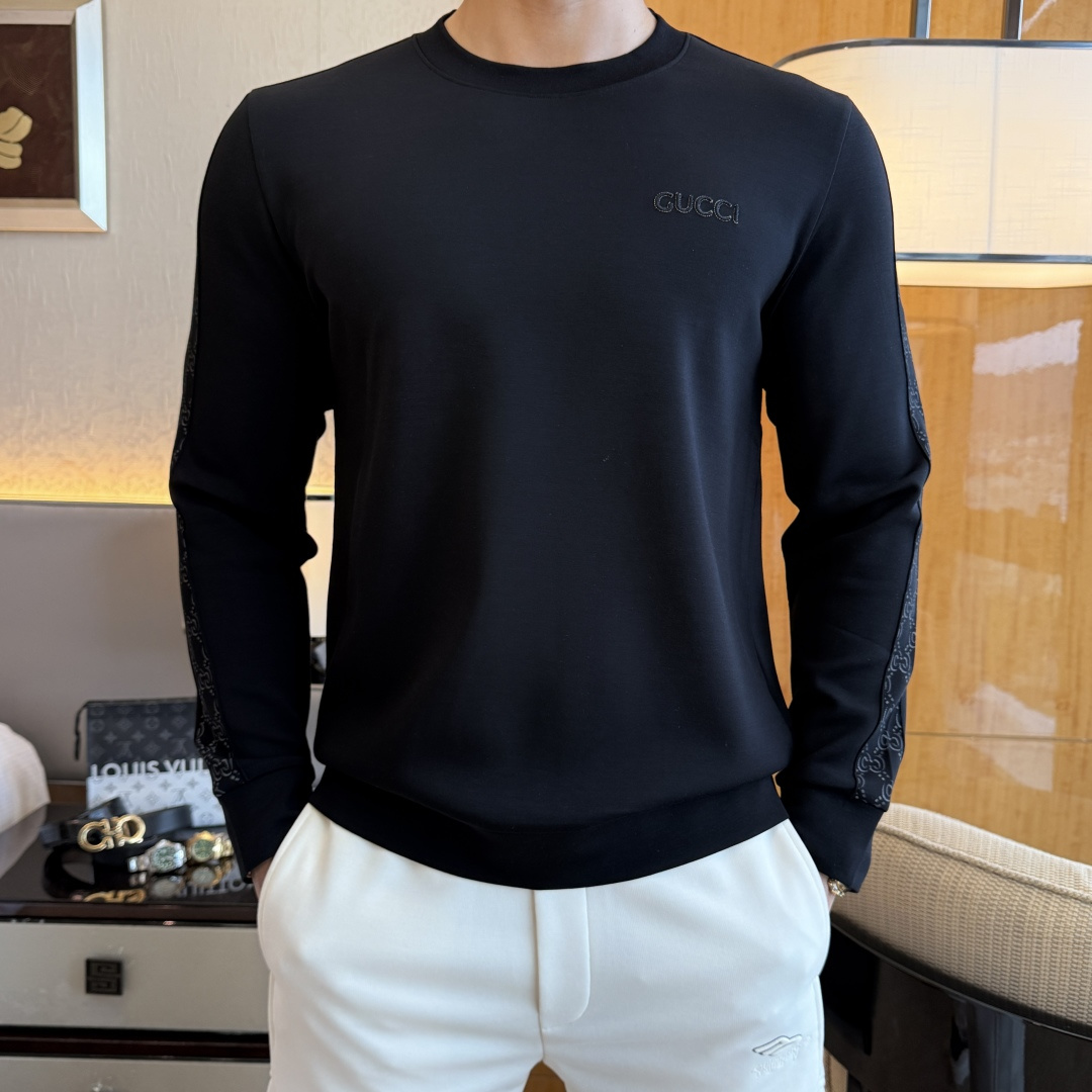 NO:528446,Guqi - 2025ss autumn new model, the highest version of fashionable pullover sweatshirt, a must-have classic work every year. It is favored and praised by major stars. It is selected high-end European cotton blend fabrics, heavy craftsmanship production, original hardware and auxiliary material logo design, soft and smooth, and dense texture!  Fashionable and stylish upper body!  One of the impeccable must-choose styles for autumn!  M-3XL can wear up to 190 pounds!  , hoodie,sweatshirts,alexander wang19860909古奇 - 2025ss秋季大爆新款,最高版本时尚套头卫衣、每年必出的经典之作.受各大明星的青睐推崇,精选高端欧棉混纺面料,重工艺制作,原版五金辅料logo设计,柔软顺滑,质地密实！上身时尚有型！秋季无可挑剔必选款式之一！M-3XL 最大穿190斤！,,hoodie,sweatshirts,alexander wang,Men's clothing