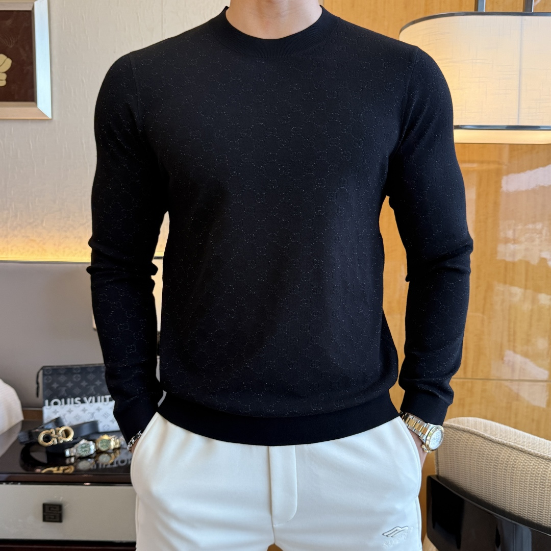 NO:531711,Guqi - SS Autumn and Winter Counter Knitted Sweater, casual and fashionable outside, essential for inner wear, customized imported wool blend fabric, delicate fabric, close-fitting and comfortable without rigging, good upper body style, warm, the counter logo design is very unique, original quality and craftsmanship is absolutely the highest version in the market, the top original version is super-skinned, soft and crisp, not easy to deform. The lock edge sewing plates are very rigorous and exquisite, absolutely first-line OEM requirements!  Don't miss it, male gods!  Size M-3XL, maximum wear 190 catties!  ,alexander wang19860909古奇 - ss秋冬专柜大爆款针织毛衫,休闲时尚外穿 内搭必备款,定制进口羊毛混纺面料,面料手感细腻,贴身舒适不扎肉,上身版型好 穿着保暖,专柜标志设计非常独特,原版品质与工艺 绝对市场最高版本 顶级原版穿着超赞 柔顺挺括,不易变形.锁边缝盘都非常严谨考究 绝对一线代工要求！男神们别错过！ 尺码 M-3XL 最大穿190斤！,,alexander wang,Men's clothing