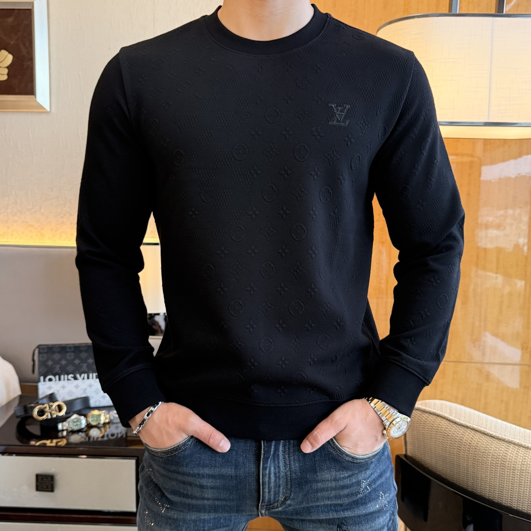 NO:528442,LV - 2025ss autumn new model, the highest version of fashionable pullover sweatshirt, a must-have classic work every year. It is favored and praised by major stars, and is selected with high-end European cotton blend fabrics, heavy craftsmanship production, original hardware and auxiliary material logo design, soft and smooth, and dense texture!  Fashionable and stylish upper body!  One of the impeccable must-choose styles for autumn!  M-3XL can wear up to 190 pounds!  , louis vuitton,hoodie,sweatshirts,alexander wang19860909LV - 2025ss秋季大爆新款,最高版本时尚套头卫衣、每年必出的经典之作.受各大明星的青睐推崇,精选高端欧棉混纺面料,重工艺制作,原版五金辅料logo设计,柔软顺滑,质地密实！上身时尚有型！秋季无可挑剔必选款式之一！M-3XL 最大穿190斤！,,louis vuitton,hoodie,sweatshirts,alexander wang,Men's clothing