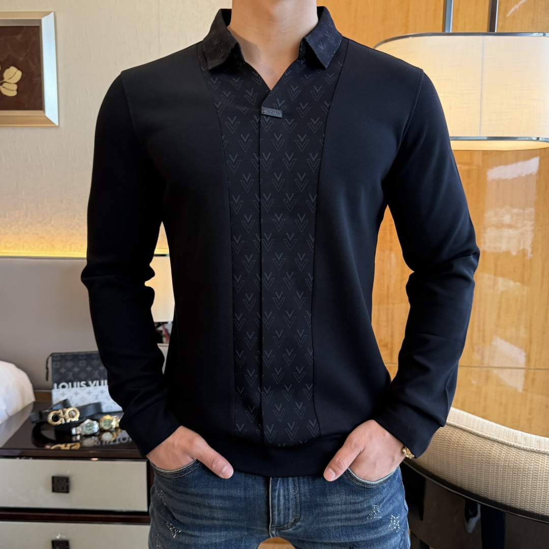 NO:572587,Valentino - 2025ss official website synchronization model, the highest version, autumn and winter explosive style long-sleeved T-shirt, elegant, simple and elegant without losing the sense of design!  Basic slim fit, fashionable, avant-garde, luxurious, minimalist and versatile!  Chinese style neckline design, top imported soft velvet fabric, soft and stylish, compare carefully, it is absolutely authentic, if you know the product, you will know it is authentic by looking at the pattern!  Size M-3XL (model 178/145 pounds upper body L size), valentino, tees, t-shirt, alexander wang19860909华伦天奴 - 2025ss官网同步款 最高版本 秋冬爆炸款长袖T恤 气质高雅简洁大气又不失设计感！基本款修身版型 时尚 前卫 奢华极简百搭！中国风领口设计,顶级进口舒绒面料,柔软有型,仔细对比呀,绝对的正品打造,懂货的看版型便知道代正品！尺码M-3XL(模特178/145斤上身L码),,valentino,tees，t-shirt,alexander wang,Men's clothing