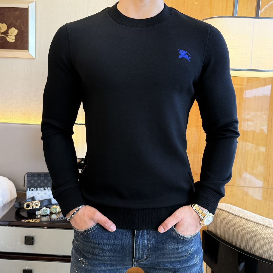 NO:528433,Burberry - 2025ss autumn new model, the highest version of fashionable pullover sweatshirt, a must-have classic work every year. It is favored and praised by major stars. It is selected high-end European cotton blend fabrics, heavy craftsmanship production, original hardware and auxiliary material logo design, soft and smooth, and dense texture!  Fashionable and stylish upper body!  One of the impeccable must-choose styles for autumn!  M-3XL, Burberry, hoodie, sweatshirts, alexander wang19860909巴宝莉 - 2025ss秋季大爆新款,最高版本时尚套头卫衣、每年必出的经典之作.受各大明星的青睐推崇,精选高端欧棉混纺面料,重工艺制作,原版五金辅料logo设计,柔软顺滑,质地密实！上身时尚有型！秋季无可挑剔必选款式之一！M-3XL,,burberry,hoodie,sweatshirts,alexander wang,Men's clothing