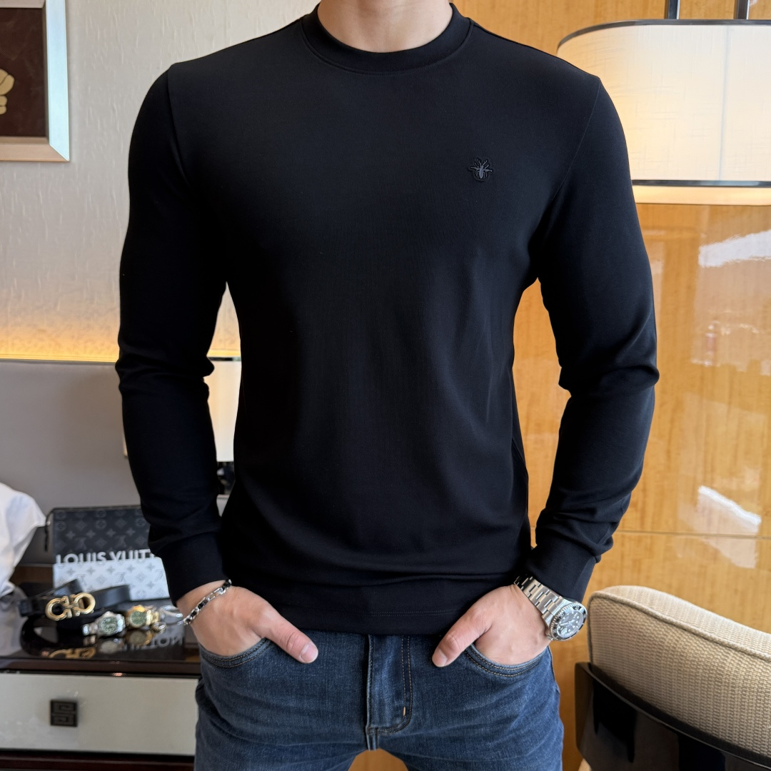 NO:539062,Dior - 2025ss autumn clothing big long-sleeved T-shirt, using customized high-end cotton fabric, fashionable brand element logo design, soft, delicate, comfortable and warm, made with multiple craftsmanship, basic base shirts are indispensable for men's wardrobe. They can be matched with various clothing anytime and anywhere to meet your daily needs. The clothes design is simple but not simple. Dear, hurry up and buy it. Standard version size M~3XL, maximum wearable pounds!  ,dior,tees,t-shirt,alexander wang19860909迪奥 - 2025ss秋装大爆款长袖T恤,采用定制高级棉面料 时尚大牌元素logo设计,柔软细腻舒适保暖,多重工艺制作,男人的衣柜都少不了基础打底衫 随时随地都可以拿来搭配各种服饰 满足您日常生活需求 ,衣服设计简约而不简单 , 亲们赶紧入手 标准版型 尺码M~3XL 最大可穿斤！,,dior,tees，t-shirt,alexander wang,Men's clothing