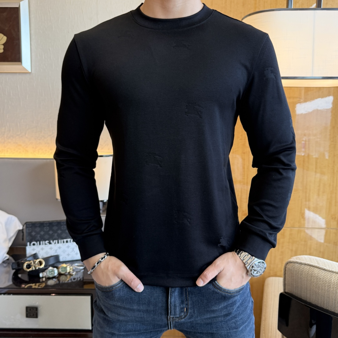 NO:539065,Burberry - 2025ss autumn clothing big long-sleeved T-shirt, using customized high-end cotton fabrics, fashionable brand element logo design, soft, delicate, comfortable and warm, made with multiple craftsmanship, basic base shirts are indispensable for men's wardrobe. They can be matched with various clothing anytime and anywhere to meet your daily needs. The clothes design is simple but not simple. Dear, hurry up and buy it. Standard version size M~3XL, maximum wearable 190 pounds!  ,burberry,tees,t-shirt,alexander wang19860909巴宝莉 - 2025ss秋装大爆款长袖T恤,采用定制高级棉面料 时尚大牌元素logo设计,柔软细腻舒适保暖,多重工艺制作,男人的衣柜都少不了基础打底衫 随时随地都可以拿来搭配各种服饰 满足您日常生活需求 ,衣服设计简约而不简单 , 亲们赶紧入手 标准版型 尺码M~3XL 最大可穿190斤！,,burberry,tees，t-shirt,alexander wang,Men's clothing