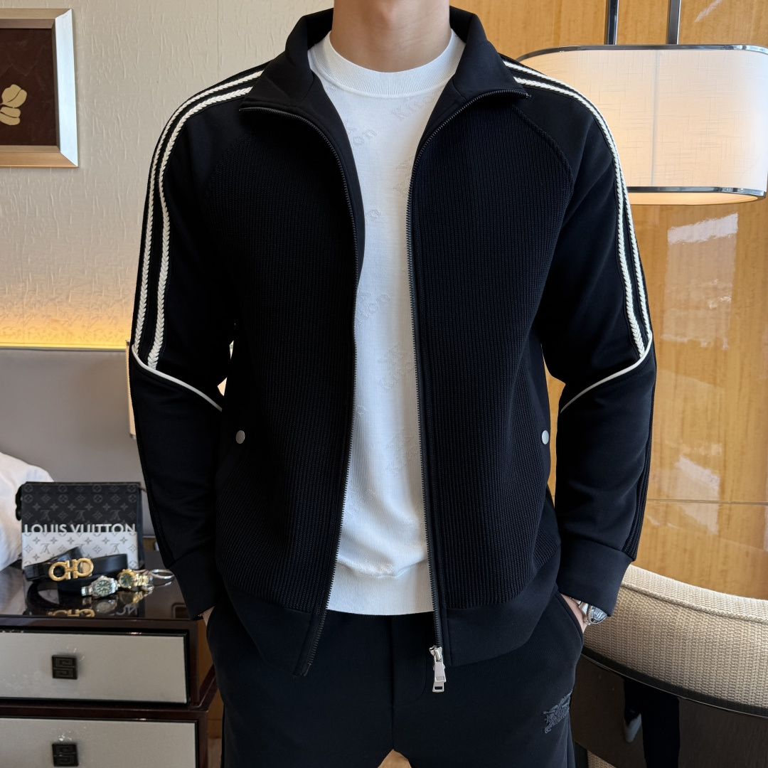 NO:531723,LP Noyou - SS Fall and Winter boutique jacket, customized high-quality polyester fabric!  Top-level fashion brand elements logo design, complete with three standards!  The original hardware and accessories have smooth lines and exquisite craftsmanship, excellent upper body style, comfortable fabric, windproof and warm, and casual matching are very fashionable, handsome, casual and fashionable men's must-have!  Size M-3XL can wear up to 190 catties!  ,loro piana,jackets & coats,jackets & coats,alexander wang19860909LP诺悠 - ss秋冬大爆款精品夹克外套,定制高品质聚酯纤维面料！顶级时尚大牌元素logo设计,三标齐全！原版五金辅料,线条流畅,工艺精致,上身版型超赞,面料舒适,挡风保暖,随意搭配都非常时尚帅气休闲时尚男仕必备款哦！尺码M-3XL 最大可穿190斤！,,loro piana,jackets & coats,jackets & coats,alexander wang,Men's clothing