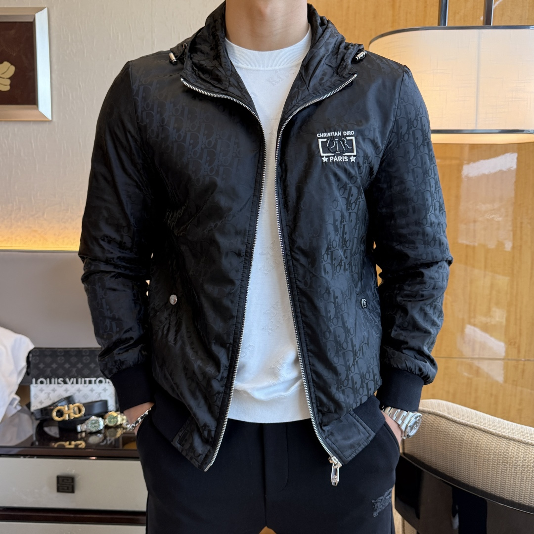 NO:539071,Dior - 2025ss autumn and winter hot boutique jackets, customized high-quality polyester fiber fabric!  Top-level fashion brand elements logo design, complete with three standards!  The original hardware and accessories have smooth lines and exquisite craftsmanship, excellent upper body style, comfortable fabric, windproof and warm, and casual matching are very fashionable, handsome, casual and fashionable men's must-have!  Size M-3XL can wear up to 190 catties!  ,dior,jackets & coats,jackets & coats,alexander wang19860909迪奥 - 2025ss秋冬大爆款精品夹克外套,定制高品质聚酯纤维面料！顶级时尚大牌元素logo设计,三标齐全！原版五金辅料,线条流畅,工艺精致,上身版型超赞,面料舒适,挡风保暖,随意搭配都非常时尚帅气休闲时尚男仕必备款哦！尺码M-3XL 最大可穿190斤！,,dior,jackets & coats,jackets & coats,alexander wang,Men's clothing