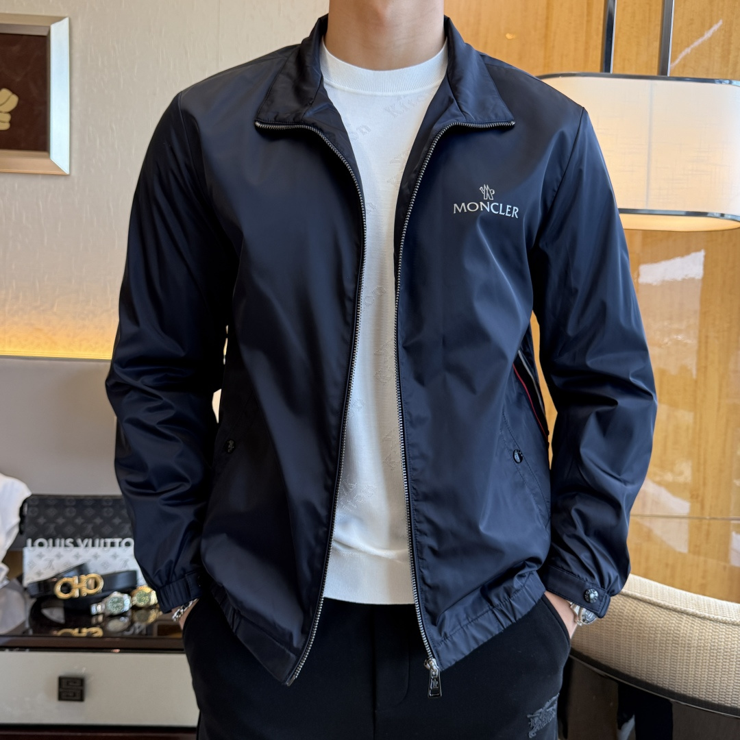 NO:531721,The mouth cover - ss big boutique jacket for autumn and winter, customized high-quality polyester fiber fabric!  Top-level fashion brand elements logo design, complete with three standards!  The original hardware and accessories have smooth lines and exquisite craftsmanship, excellent upper body style, comfortable fabric, windproof and warm, and casual matching are very fashionable, handsome, casual and fashionable men's must-have!  Size M-3XL can wear up to 190 catties!  ,Moncler,jackets & coats,jackets & coats,alexander wang19860909蒙口 - ss秋冬大爆款精品夹克外套,定制高品质聚酯纤维面料！顶级时尚大牌元素logo设计,三标齐全！原版五金辅料,线条流畅,工艺精致,上身版型超赞,面料舒适,挡风保暖,随意搭配都非常时尚帅气休闲时尚男仕必备款哦！尺码M-3XL 最大可穿190斤！,,Moncler,jackets & coats,jackets & coats,alexander wang,Men's clothing