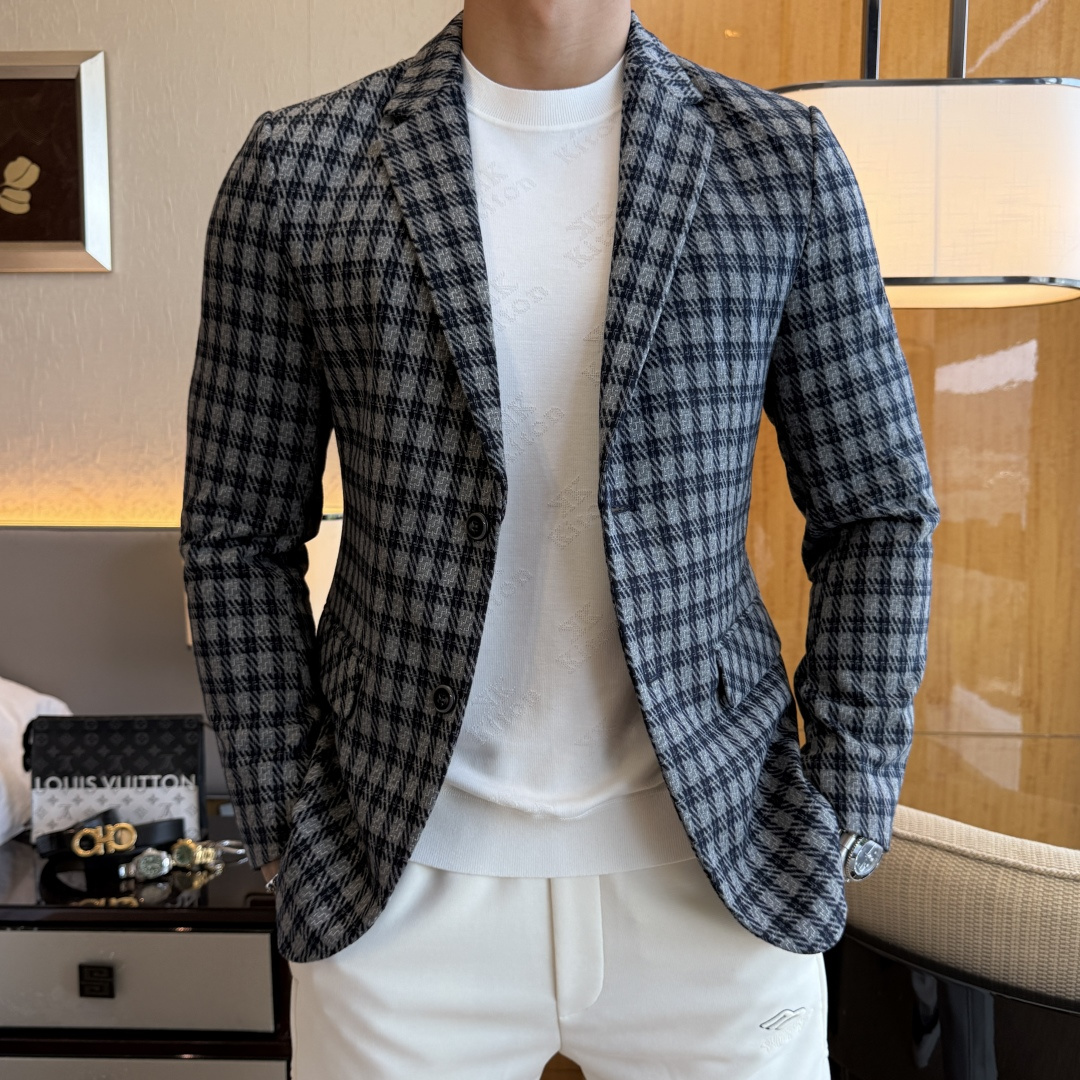 NO:539079,Burberry - 2025ss Snake Year Autumn and Winter Casual Wool Suit Jacket is the most fashionable and simple design, atmospheric and decent, and it highlights the exquisiteness in a casual manner. Fabric This technology customized polyester fiber fabric is not a traditional design, it looks more young and fashionable. Details are very particular. The upper body effect is a regular style but the tailoring is very special. The effect is not loose or slim. It is moderate. No matter how fat and thin you wear it, there are different styles and sizes 48-56, burberry, jackets & coats, business suit, alexander wang19860909巴宝莉 - 2025ss蛇年秋冬大爆款休闲羊毛西装外套 最为时尚简约设计,大气得体,随意中凸显精致.面料 此款科技定制聚酯纤维面料, 不是传统的设计 更加显得年轻时尚 细节 非常讲究 上身效果属于常规款但是剪裁非常特别 效果并不是宽松 也不是修身 属于适中 无论胖瘦穿上身 都有不同的风格尺码48-56,,burberry,jackets & coats,business suit,alexander wang,Men's clothing