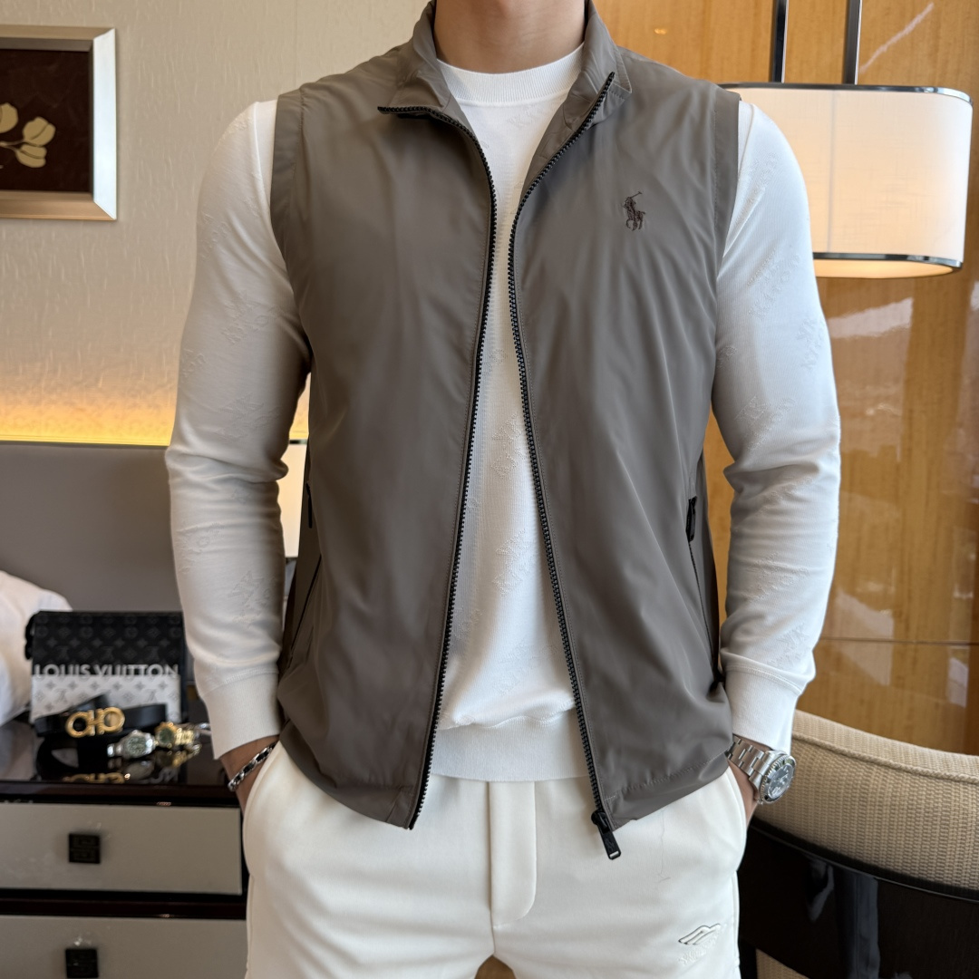 NO:529759,Paul - SS's big hit autumn vest jacket, customized high-quality polyester fabric!  Top-level fashion brand elements logo design, complete with three standards!  The original hardware and accessories have smooth lines and exquisite craftsmanship, excellent upper body style, comfortable fabric, windproof and warm, and casual matching are very fashionable, handsome, casual and fashionable men's must-have!  Size M-3XL can wear up to 190 catties!  ,,jackets & coats,alexander wang19860909保罗 - ss大爆款秋装马甲夹克,定制高品质聚酯纤维面料！顶级时尚大牌元素logo设计,三标齐全！原版五金辅料,线条流畅,工艺精致,上身版型超赞,面料舒适,挡风保暖,随意搭配都非常时尚帅气休闲时尚男仕必备款哦！尺码M-3XL 最大可穿190斤！,,jackets & coats,alexander wang,Men's clothing