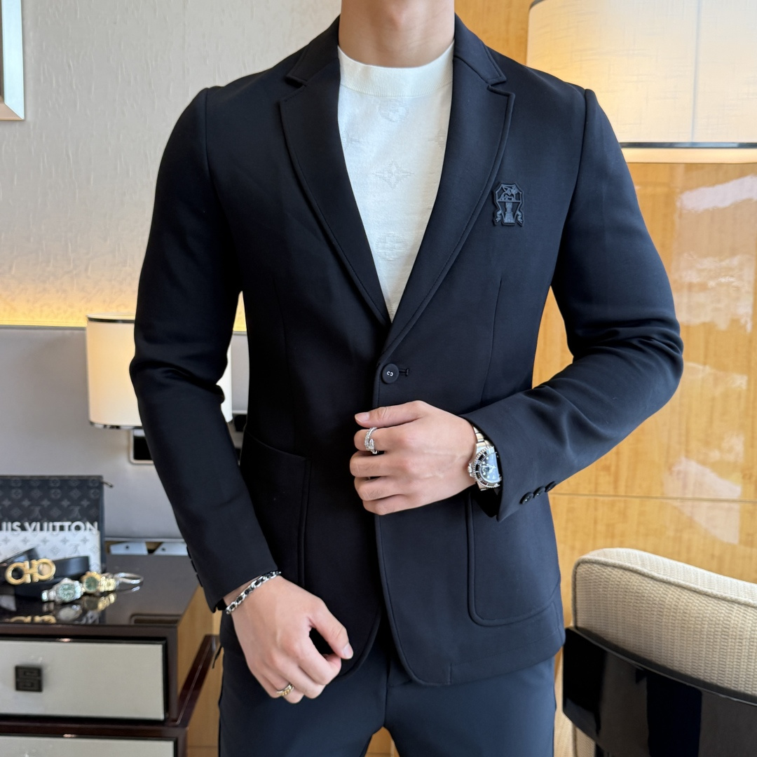 NO:529791,BC - The most popular casual blazer in the Year of the Snake in autumn and winter is the most fashionable and simple design, atmospheric and decent, and it highlights the exquisiteness casually. Fabric This technology customized polyester fiber fabric is not a traditional design, it looks more young and fashionable. Details are very particular. The upper body effect is a regular style but the tailoring is very special. The effect is not loose or slim. It is moderate. No matter how fat and thin you wear it, there are different styles and sizes 48-56,, jackets & coats, business suit, alexander wang19860909BC - ss蛇年秋冬大爆款休闲西装外套 最为时尚简约设计,大气得体,随意中凸显精致.面料 此款科技定制聚酯纤维面料, 不是传统的设计 更加显得年轻时尚 细节 非常讲究 上身效果属于常规款但是剪裁非常特别 效果并不是宽松 也不是修身 属于适中 无论胖瘦穿上身 都有不同的风格尺码48-56,,jackets & coats,business suit,alexander wang,Men's clothing