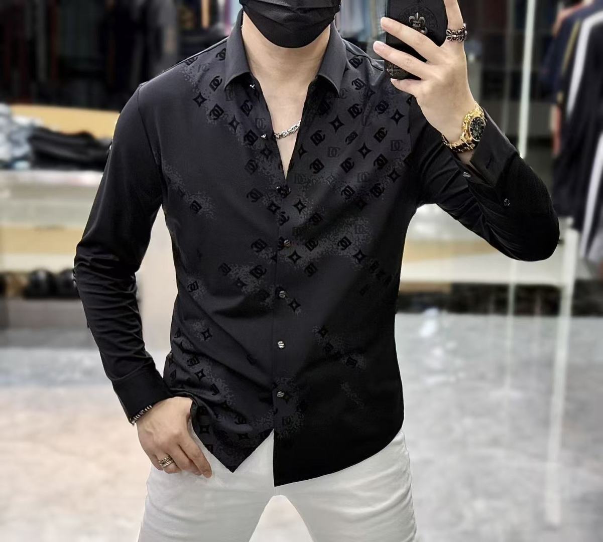 NO:526327,DG - 2025ss autumn and winter fashion hit long-sleeved shirts, trading company channel goods, perfect appearance, belonging to the cabinet level, predictable hot product, high-end customized imported high-end cotton blend fabric, master-level tailoring, invincible texture, excellent skin-friendly, very outstanding aesthetic design, exquisite craftsmanship, smooth lines, perfect matching!  Easy to upgrade the sense of fashion, with high recognition, excellent upper body effect, extremely exquisite workmanship, neat and meticulous routes, and can be matched for business or daily leisure!  Counter size M-3XL,shirts,alexander wang19860909DG - 2025ss秋冬时尚大爆款精品长袖衬衫,贸易公司渠道货,品相完美如斯,属于入柜级别,可预见性的爆款,高级定制进口高级棉混纺面料,大师级剪裁,质感无敌,亲肤性极佳,非常出彩的美学设计,工艺精湛,线条流畅,完美搭配！轻松将时髦感进阶,有着高强辨识度,上身效果超赞,做工极为考究严谨,走线工整细致,商务抑或日常休闲均可搭配！专柜尺码 M-3XL,,shirts,alexander wang,Men's clothing