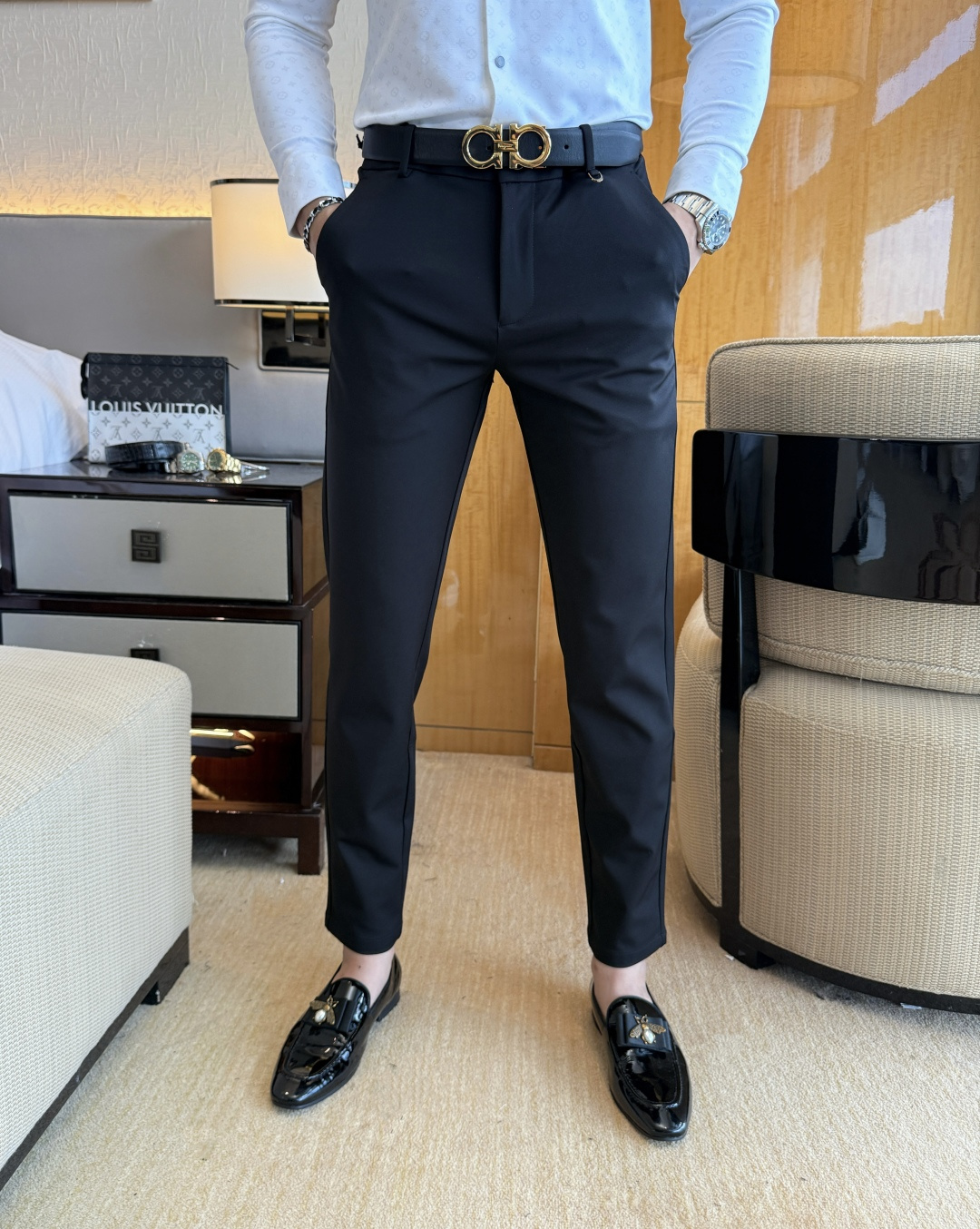 NO:525207,Jenya - ss autumn and winter casual pants. Original 1:1 production, perfect choice for daily life, simple, atmospheric, fashionable and stylish, customized imported European cotton fabric, heavy industry washing process, complex and exquisite workmanship. Easy to meet the needs of the four seasons, soft and elastic, smooth and neat, original auxiliary hardware, comfortable and easy to match on the upper body, durable code number 29-38, zegna, alexander wang19860909杰尼娅 - ss年秋冬休闲裤.原单1:1制作,日常必备的完美之选,简单大气亦时尚有型,定制进口欧棉面料 ,重工洗水工艺,做工复杂工艺精湛.轻松迎合四季需要,手感柔软带弹力,流畅利落,原版辅料五金,上身舒适非常易搭耐看码数29-38,,zegna,alexander wang,Men's clothing