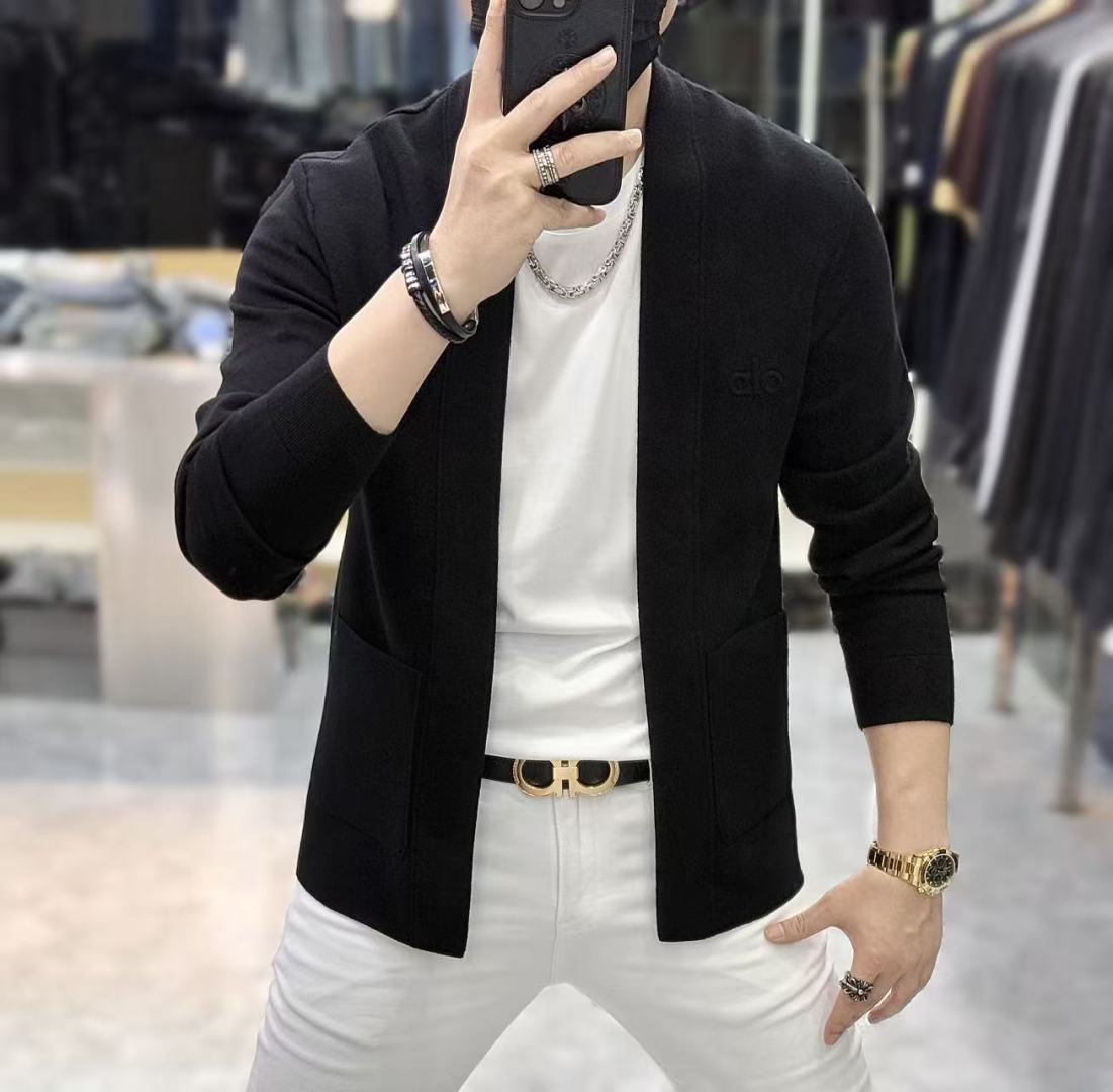 NO:524207,alo - New autumn and winter men's wool knitted cardigan jacket. The counter is selling hot items, and all the versatile items that every major fashion buyer celebrity handed over. It is simple and fashionable and beautiful, with a gentleman look on the upper body. The whole sweater is not only exquisite in texture, but also fine and fine workmanship. The overall beauty and generous ensure that the silhouette of the clothes is not easy to deform. Customized wool fabrics are neither loose nor tight, and have a very good restoration. A fashion item that combines cold resistance and fashion in autumn and winter. m-3XL,, jackets & coats, sweaters, alexander wang19860909alo - 秋冬新款男士羊毛针织开衫外套.专柜在售爆款单品,各大时尚买手明星人手一件的百搭单品.简单时尚甚是好看,上身绅士范十足.整件毛衣不单纹理工艺精美,走线更是精工细作均匀整齐.整体美观大方保证了衣服的廓形不易变形.定制羊毛面料,既不会很宽松也不会很紧绷,恢复性非常好.秋冬御寒与时尚兼备的一款时装单品.m-3XL,,jackets & coats,sweaters,alexander wang,Men's clothing