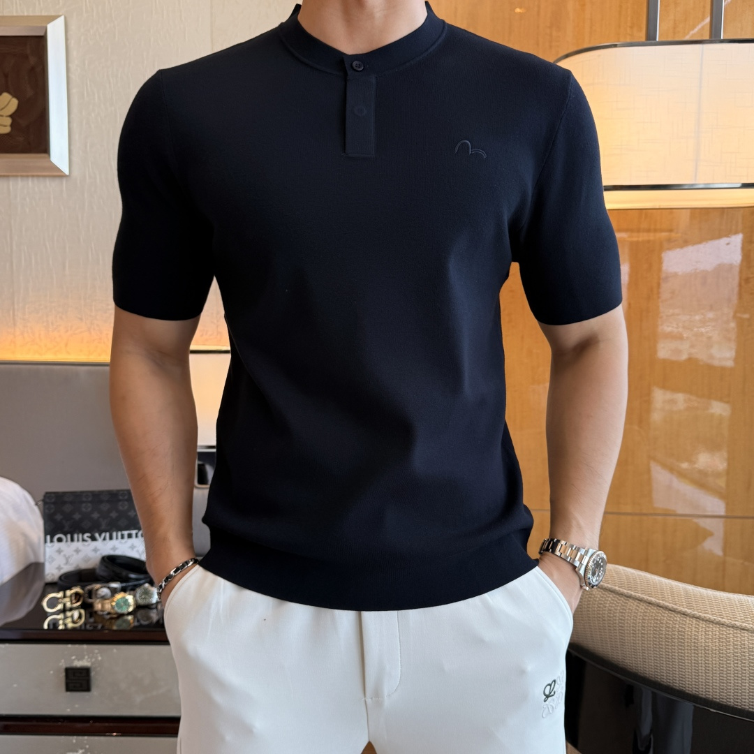 NO:527368,LP Noyou-ss autumn and winter half-sleeved base shirt series!  Casual business wear, essential for inner wear, selected top-grade - worsted mulberry silk blended fabric, delicate feel, close-fitting and comfortable without tying, good upper body style, warm wear, the counter logo design is very unique, male gods, don’t miss it!  Size M-3XL, loro piana, alexander wang19860909LP诺悠-ss秋冬半袖打底衫系列！休闲商务外穿 内搭必备款,精选上等-精纺桑蚕丝混纺面料,面料手感细腻,贴身舒适不扎肉,上身版型好 穿着保暖,专柜标志设计非常独特,男神们别错过！ 尺码 M-3XL,,loro piana,alexander wang,Men's clothing