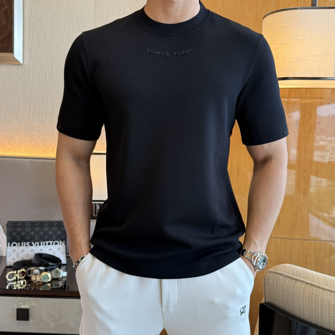 NO:527365,LV-ss autumn and winter half-sleeved base shirt series!  Casual business wear, essential for inner wear, selected top-split cashmere blended fabric, the fabric feels delicate, close-fitting and comfortable without thorning, the upper body style is good, warm, the counter logo design is very unique, male gods, don’t miss it!  Size M-3XL, louis vuitton,alexander wang19860909LV-ss秋冬半袖打底衫系列！休闲商务外穿 内搭必备款,精选上等-精纺羊绒混纺面料,面料手感细腻,贴身舒适不扎肉,上身版型好 穿着保暖,专柜标志设计非常独特,男神们别错过！ 尺码 M-3XL,,louis vuitton,alexander wang,Men's clothing