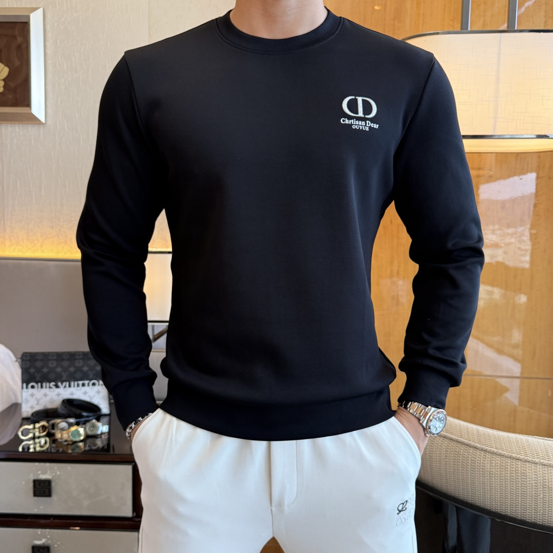 NO:527373,Dior - SS's new autumn style, the highest version of the fashionable pullover sweater, a must-have classic work every year. It is favored and praised by major stars. It is selected high-end European cotton blend fabrics, heavy craftsmanship production, original hardware and auxiliary material logo design, soft and smooth, and dense texture!  Fashionable and stylish upper body!  One of the impeccable must-choose styles for autumn!  M-3XL, dior, hoodie, sweatshirts, alexander wang19860909迪奥 - ss秋季大爆新款,最高版本时尚套头卫衣、每年必出的经典之作.受各大明星的青睐推崇,精选高端欧棉混纺面料,重工艺制作,原版五金辅料logo设计,柔软顺滑,质地密实！上身时尚有型！秋季无可挑剔必选款式之一！M-3XL,,dior,hoodie,sweatshirts,alexander wang,Men's clothing