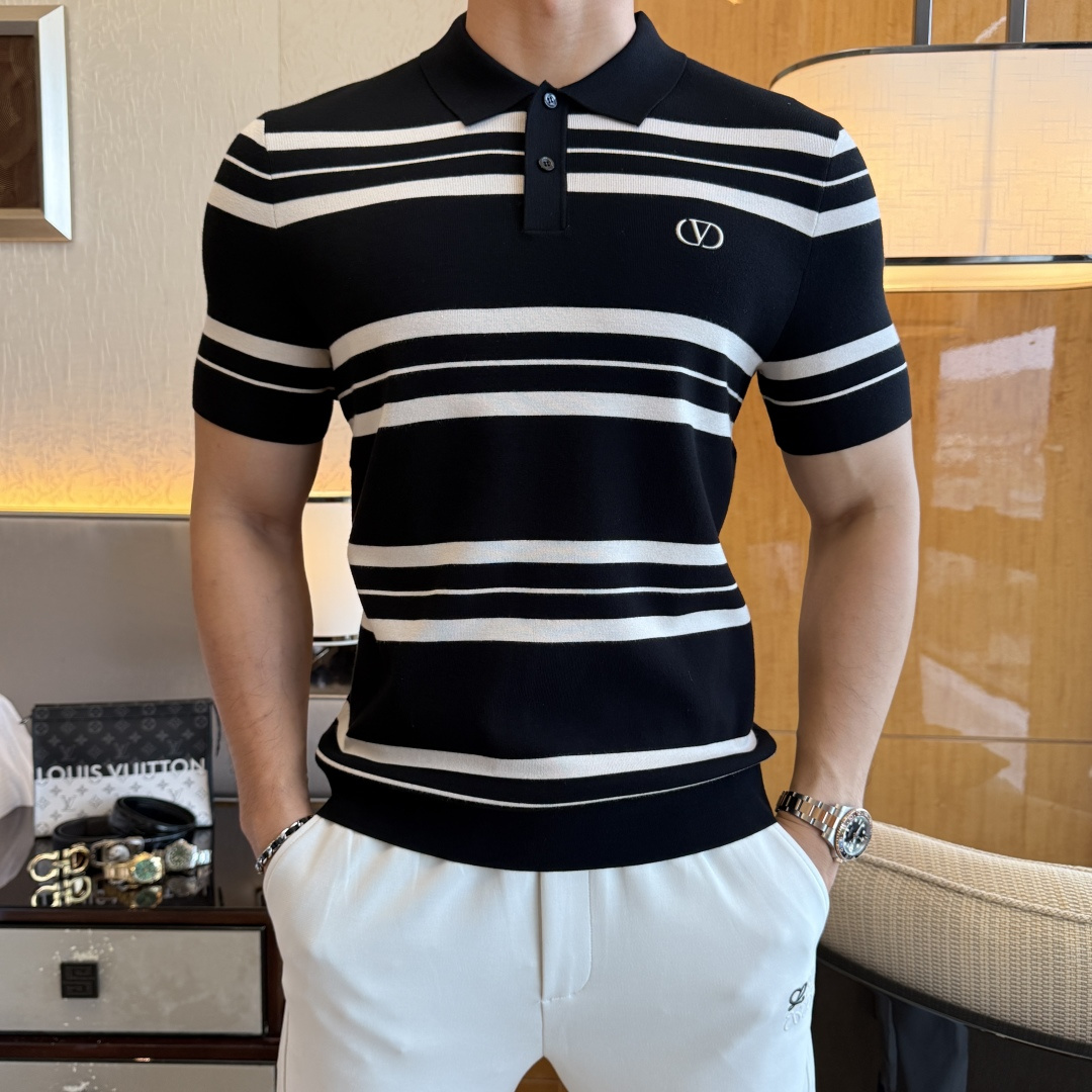 NO:529764,Valentino -ss autumn and winter half-sleeved base shirt series!  Casual business wear, essential for inner wear, selected top-grade - worsted mulberry silk blended fabric, delicate feel, close-fitting and comfortable without tying, good upper body style, warm wear, the counter logo design is very unique, male gods, don’t miss it!  Size M-3XL, valentino,alexander wang19860909华伦天奴 -ss秋冬半袖打底衫系列！休闲商务外穿 内搭必备款,精选上等-精纺桑蚕丝混纺面料,面料手感细腻,贴身舒适不扎肉,上身版型好 穿着保暖,专柜标志设计非常独特,男神们别错过！ 尺码 M-3XL,,valentino,alexander wang,Men's clothing