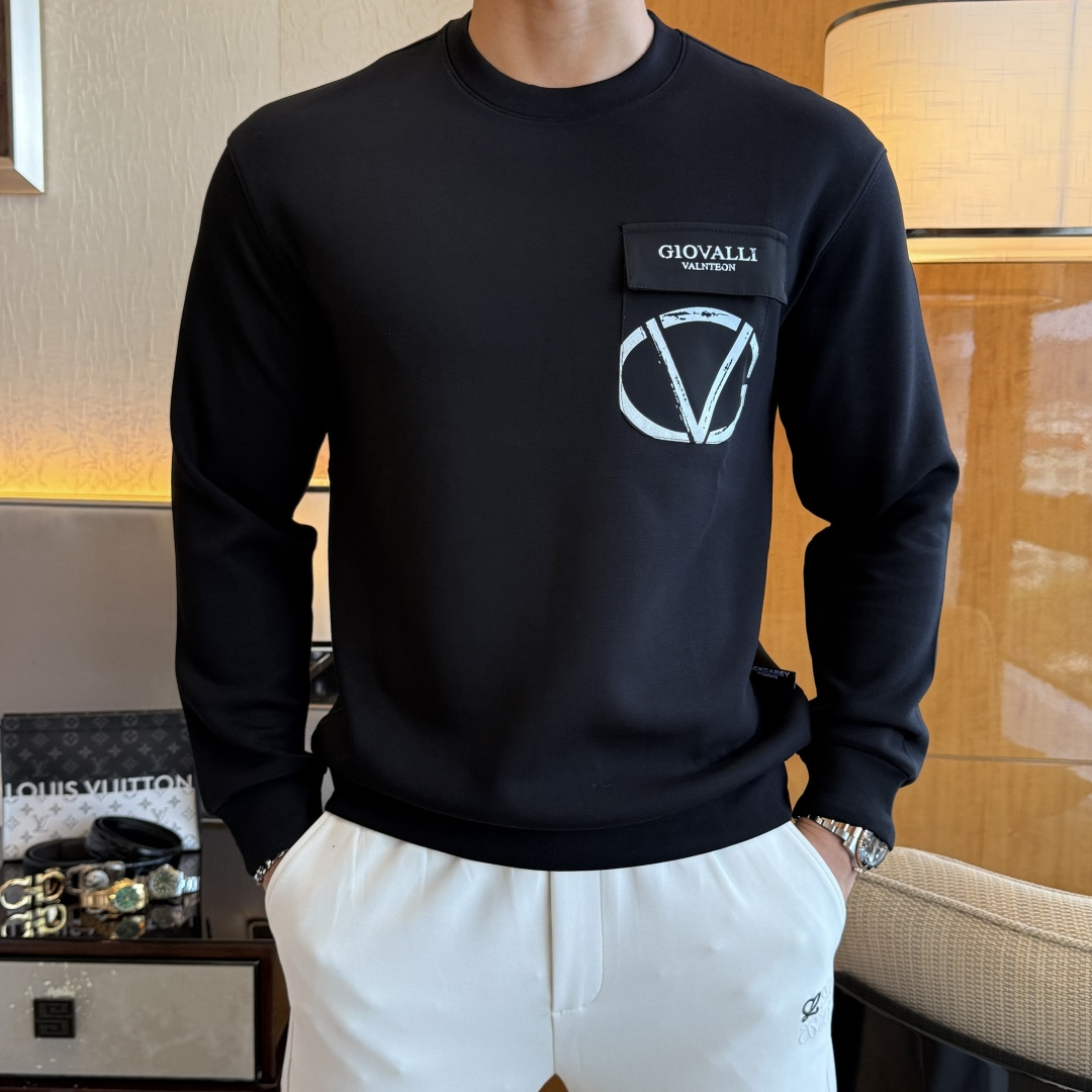 NO:529781,Valentino - SS's new autumn style, the highest version of the fashionable pullover sweater, a must-have classic work every year. It is favored and praised by major stars. It is selected with high-end European cotton blend fabrics, heavy craftsmanship production, original hardware and auxiliary materials logo design, soft and smooth, and dense texture!  Fashionable and stylish upper body!  One of the impeccable must-choose styles for autumn!  M-3XL, valentino, hoodie, sweatshirts, alexander wang19860909华伦天奴 - ss秋季大爆新款,最高版本时尚套头卫衣、每年必出的经典之作.受各大明星的青睐推崇,精选高端欧棉混纺面料,重工艺制作,原版五金辅料logo设计,柔软顺滑,质地密实！上身时尚有型！秋季无可挑剔必选款式之一！M-3XL,,valentino,hoodie,sweatshirts,alexander wang,Men's clothing