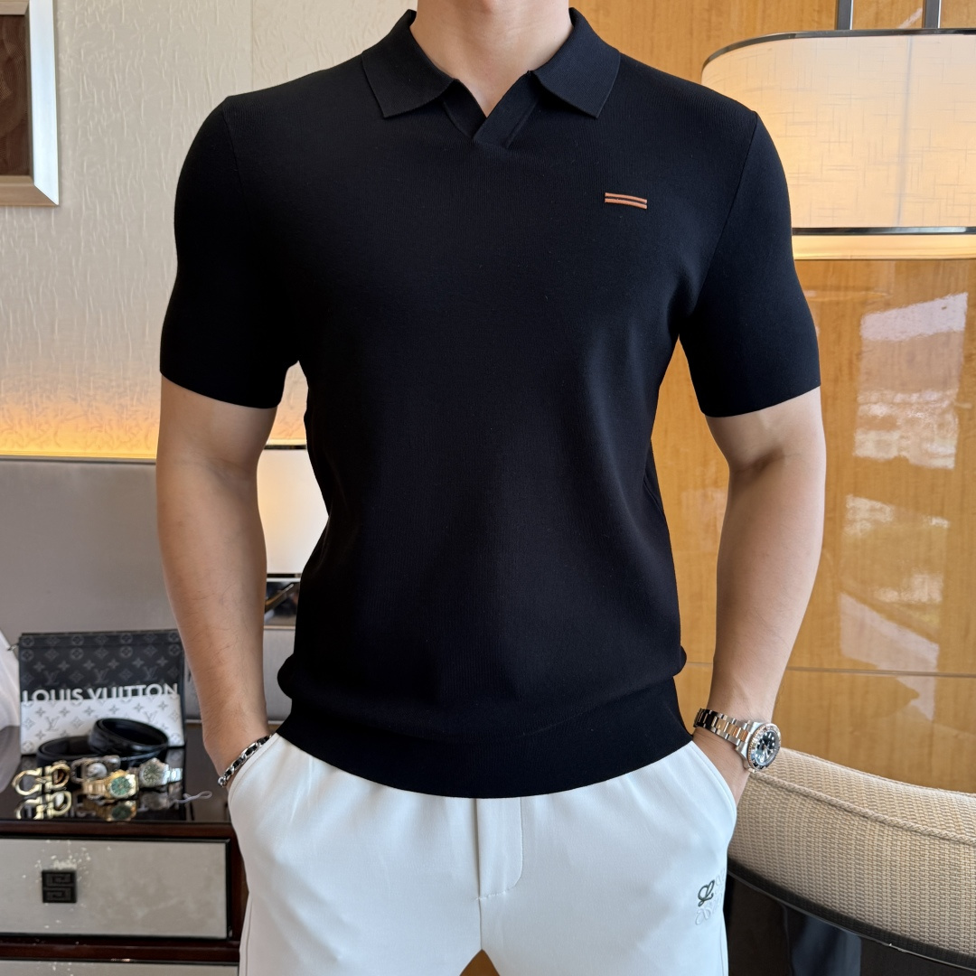 NO:530587,JINIA - 2025ss autumn and winter half-sleeved base shirt series!  Casual business wear, essential for inner wear, selected top-grade - worsted mulberry silk blended fabric, delicate feel, close-fitting and comfortable without tying, good upper body style, warm wear, the counter logo design is very unique, male gods, don’t miss it!  Size M-3XL, zegna,alexander wang19860909杰尼娅 -2025ss秋冬半袖打底衫系列！休闲商务外穿 内搭必备款,精选上等-精纺桑蚕丝混纺面料,面料手感细腻,贴身舒适不扎肉,上身版型好 穿着保暖,专柜标志设计非常独特,男神们别错过！ 尺码 M-3XL,,zegna,alexander wang,Men's clothing