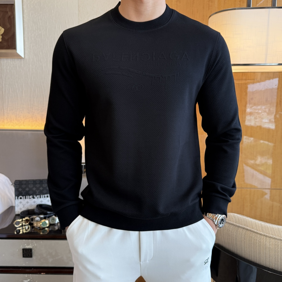 NO:528457,Balenciaga - 2025ss autumn new model, the highest version of fashionable sweatshirt, a must-have classic work every year. It is favored and praised by major stars. It is selected high-end European cotton blend fabrics, heavy craftsmanship production, original hardware and auxiliary materials logo design, soft and smooth, and dense texture!  Fashionable and stylish upper body!  One of the impeccable must-choose styles for autumn!  M-3XL, balenciaga, hoodie, sweatshirts, alexander wang19860909巴黎世家 - 2025ss秋季大爆新款,最高版本时尚卫衣、每年必出的经典之作.受各大明星的青睐推崇,精选高端欧棉混纺面料,重工艺制作,原版五金辅料logo设计,柔软顺滑,质地密实！上身时尚有型！秋季无可挑剔必选款式之一！M-3XL,,balenciaga,hoodie,sweatshirts,alexander wang,Men's clothing