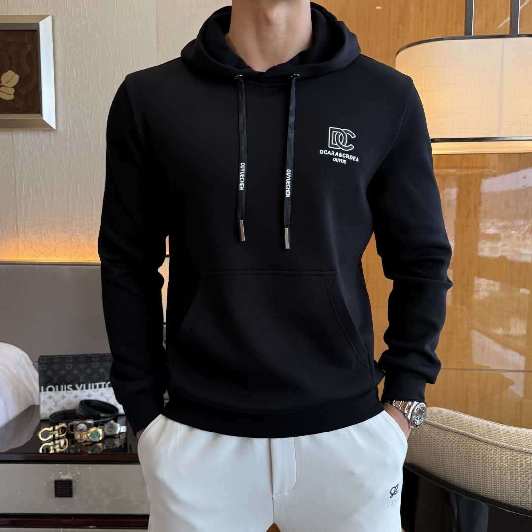 NO:529779,DG - ss's new autumn style, the highest version of the fashionable pullover sweater, a must-have classic work every year. It is favored and praised by major stars. It is selected with high-end European cotton blend fabrics, heavy craftsmanship production, original hardware and auxiliary material logo design, soft and smooth, and dense texture!  Fashionable and stylish upper body!  One of the impeccable must-choose styles for autumn!  M-3XL, hoodie, sweatshirts, alexander wang19860909DG - ss秋季大爆新款,最高版本时尚套头卫衣、每年必出的经典之作.受各大明星的青睐推崇,精选高端欧棉混纺面料,重工艺制作,原版五金辅料logo设计,柔软顺滑,质地密实！上身时尚有型！秋季无可挑剔必选款式之一！M-3XL,,hoodie,sweatshirts,alexander wang,Men's clothing