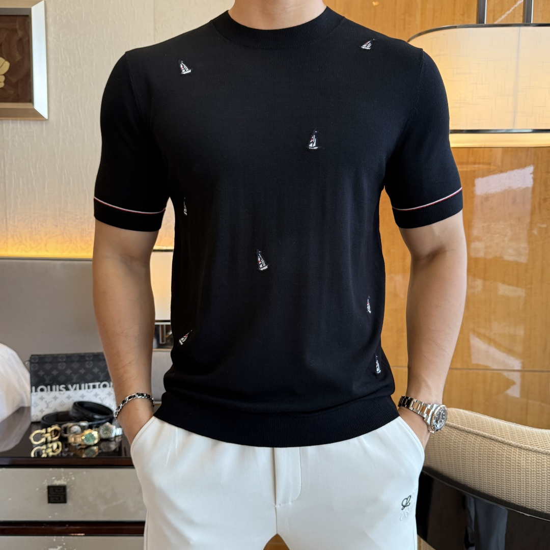 NO:524198,TB -ss autumn and winter half-sleeved base shirt series!  Casual business wear, essential for inner wear, selected top-grade - worsted mulberry silk blended fabric, delicate feel, close-fitting and comfortable without tying, good upper body style, warm wear, the counter logo design is very unique, male gods, don’t miss it!  Size M-3XL, alexander wang19860909TB -ss秋冬半袖打底衫系列！休闲商务外穿 内搭必备款,精选上等-精纺桑蚕丝混纺面料,面料手感细腻,贴身舒适不扎肉,上身版型好 穿着保暖,专柜标志设计非常独特,男神们别错过！ 尺码 M-3XL,,alexander wang,Men's clothing