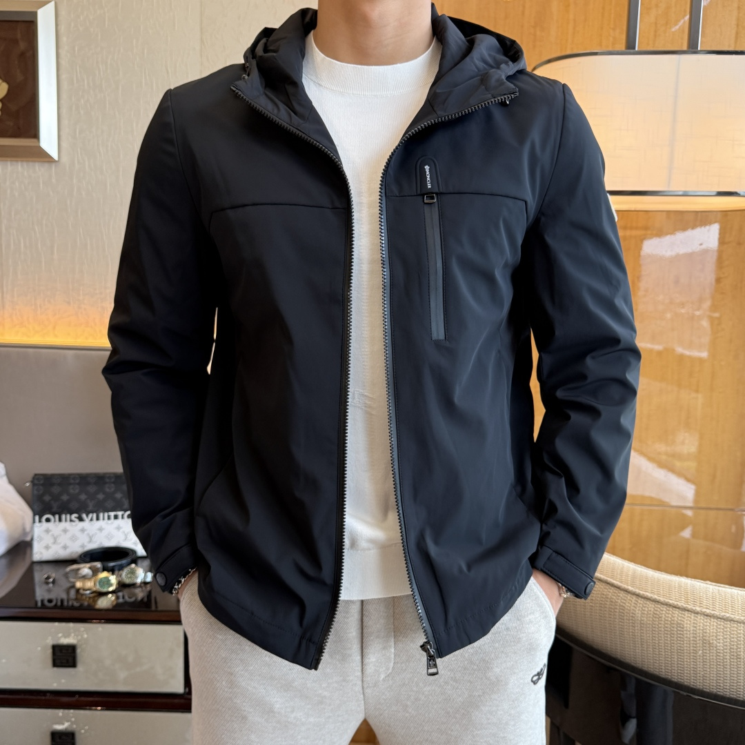 NO:530601,Covered - 2025ss autumn and winter boutique jackets, customized high-quality polyester fiber fabric!  Top-level fashion brand elements logo design, complete with three standards!  The original hardware and accessories have smooth lines and exquisite craftsmanship, excellent upper body style, comfortable fabric, windproof and warm, and casual matching are very fashionable, handsome, casual and fashionable men's must-have!  Size M-3XL can wear up to 190 catties!  ,Moncler,jackets & coats,alexander wang19860909蒙口 - 2025ss秋冬大爆款精品夹克,定制高品质聚酯纤维面料！顶级时尚大牌元素logo设计,三标齐全！原版五金辅料,线条流畅,工艺精致,上身版型超赞,面料舒适,挡风保暖,随意搭配都非常时尚帅气休闲时尚男仕必备款哦！尺码M-3XL 最大可穿190斤！,,Moncler,jackets & coats,alexander wang,Men's clothing