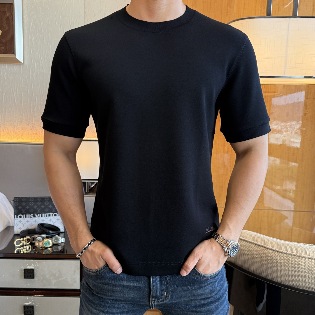 NO:527362,LP Noyou-ss autumn and winter half-sleeved base shirt series!  Casual business wear, essential for inner wear, selected top-split modal blend fabric, the fabric feels delicate, close-fitting and comfortable without thorning, the upper body style is good, warm, the counter logo design is very unique, male gods, don’t miss it!  Size M-3XL, loro piana, alexander wang19860909LP诺悠-ss秋冬半袖打底衫系列！休闲商务外穿 内搭必备款,精选上等-精纺莫代尔混纺面料,面料手感细腻,贴身舒适不扎肉,上身版型好 穿着保暖,专柜标志设计非常独特,男神们别错过！ 尺码 M-3XL,,loro piana,alexander wang,Men's clothing