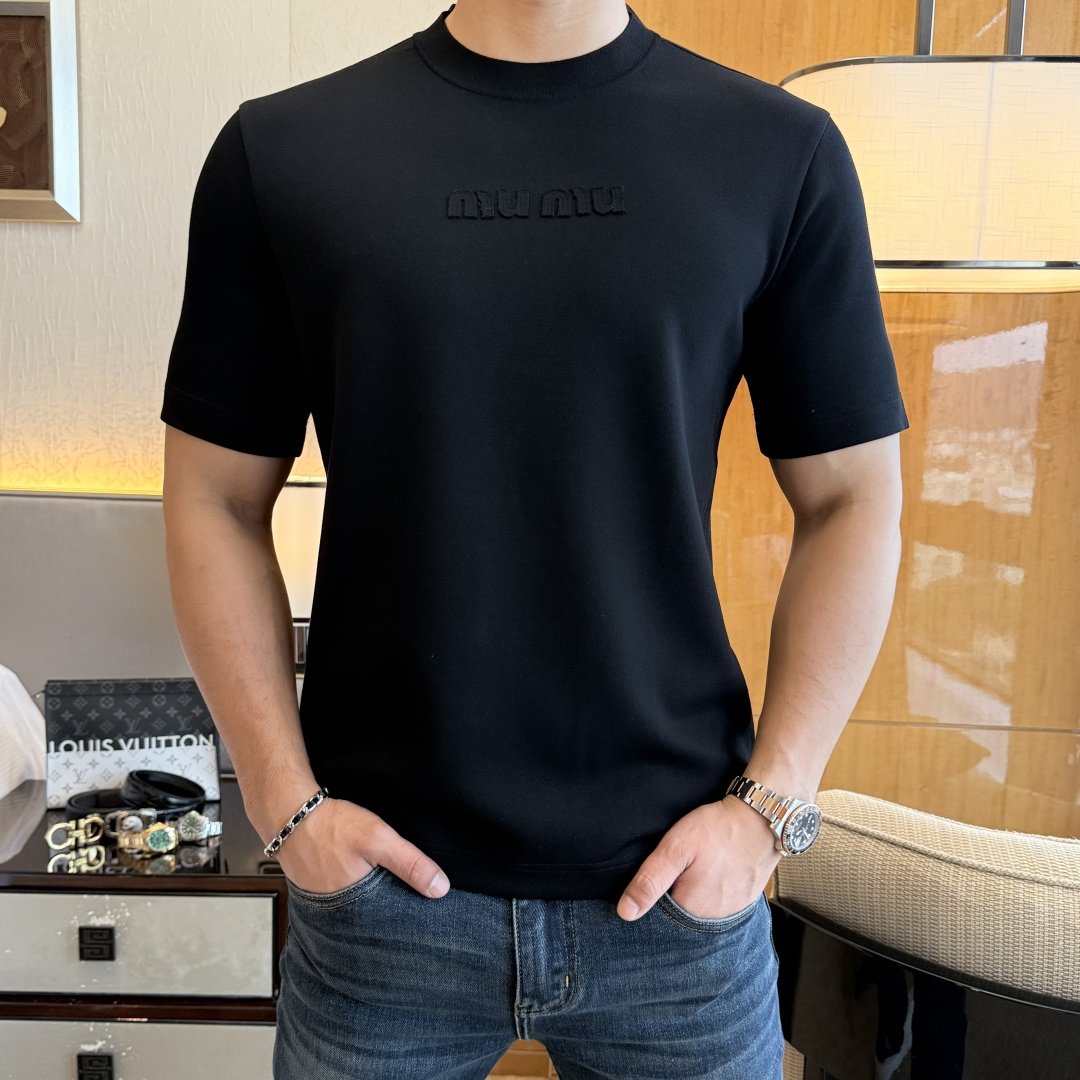 NO:527359,Misunderstanding-ss autumn and winter half-sleeved base shirt series!  Casual business wear, essential for inner wear, selected top-split modal blend fabric, the fabric feels delicate, close-fitting and comfortable without thorning, the upper body style is good, warm, the counter logo design is very unique, male gods, don’t miss it!  Size M-3XL, alexander wang19860909谬谬-ss秋冬半袖打底衫系列！休闲商务外穿 内搭必备款,精选上等-精纺莫代尔混纺面料,面料手感细腻,贴身舒适不扎肉,上身版型好 穿着保暖,专柜标志设计非常独特,男神们别错过！ 尺码 M-3XL,,alexander wang,Men's clothing