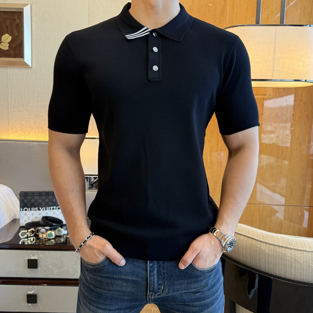 NO:531696,TB -ss autumn and winter half-sleeved base shirt series!  Casual business wear, essential for inner wear, selected top-grade - worsted mulberry silk blended fabric, delicate feel, close-fitting and comfortable without tying, good upper body style, warm wear, the counter logo design is very unique, male gods, don’t miss it!  Size M-3XL, alexander wang19860909TB -ss秋冬半袖打底衫系列！休闲商务外穿 内搭必备款,精选上等-精纺桑蚕丝混纺面料,面料手感细腻,贴身舒适不扎肉,上身版型好 穿着保暖,专柜标志设计非常独特,男神们别错过！ 尺码 M-3XL,,alexander wang,Men's clothing