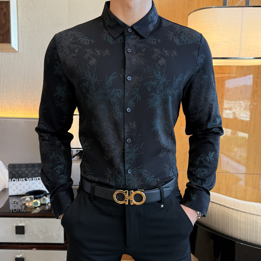 NO:527369,LV-ss autumn and winter fashion hits high-quality long-sleeved shirts, trading company channel goods, perfect quality, belonging to the cabinet level, predictable hot product, high-end customized imported high-end cotton blend fabric, master-level tailoring, invincible texture, excellent skin-friendly, very outstanding aesthetic design, exquisite craftsmanship, smooth lines, perfect matching!  Easy to upgrade the sense of fashion, with high recognition, excellent upper body effect, extremely exquisite workmanship, neat and meticulous routes, and can be matched for business or daily leisure!  Counter size M-3XL, louis vuitton,shirts,alexander wang19860909LV- ss秋冬时尚大爆款精品长袖衬衫,贸易公司渠道货,品相完美如斯,属于入柜级别,可预见性的爆款,高级定制进口高级棉混纺面料,大师级剪裁,质感无敌,亲肤性极佳,非常出彩的美学设计,工艺精湛,线条流畅,完美搭配！轻松将时髦感进阶,有着高强辨识度,上身效果超赞,做工极为考究严谨,走线工整细致,商务抑或日常休闲均可搭配！专柜尺码 M-3XL,,louis vuitton,shirts,alexander wang,Men's clothing