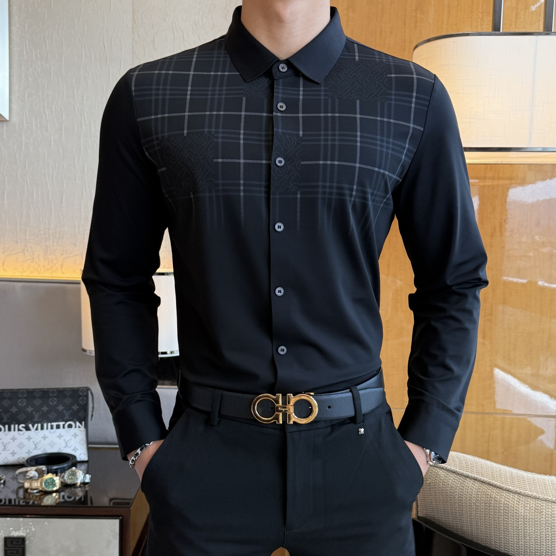 NO:527374,Burberry-ss-Fall Fashion High-quality Long-sleeved Shirts in Autumn and Winter, Trading Company Channel Products, the quality is perfect, it belongs to the cabinet level, predictable hot product, high-end customized imported high-end cotton blend fabric, master-level tailoring, invincible texture, excellent skin-friendly, very outstanding aesthetic design, exquisite craftsmanship, smooth lines, perfect matching!  Easy to upgrade the sense of fashion, with high recognition, excellent upper body effect, extremely exquisite workmanship, neat and meticulous routes, and can be matched for business or daily leisure!  Counter size M-3XL, burberry,shirts,alexander wang19860909巴宝莉- ss秋冬时尚大爆款精品长袖衬衫,贸易公司渠道货,品相完美如斯,属于入柜级别,可预见性的爆款,高级定制进口高级棉混纺面料,大师级剪裁,质感无敌,亲肤性极佳,非常出彩的美学设计,工艺精湛,线条流畅,完美搭配！轻松将时髦感进阶,有着高强辨识度,上身效果超赞,做工极为考究严谨,走线工整细致,商务抑或日常休闲均可搭配！专柜尺码 M-3XL,,burberry,shirts,alexander wang,Men's clothing